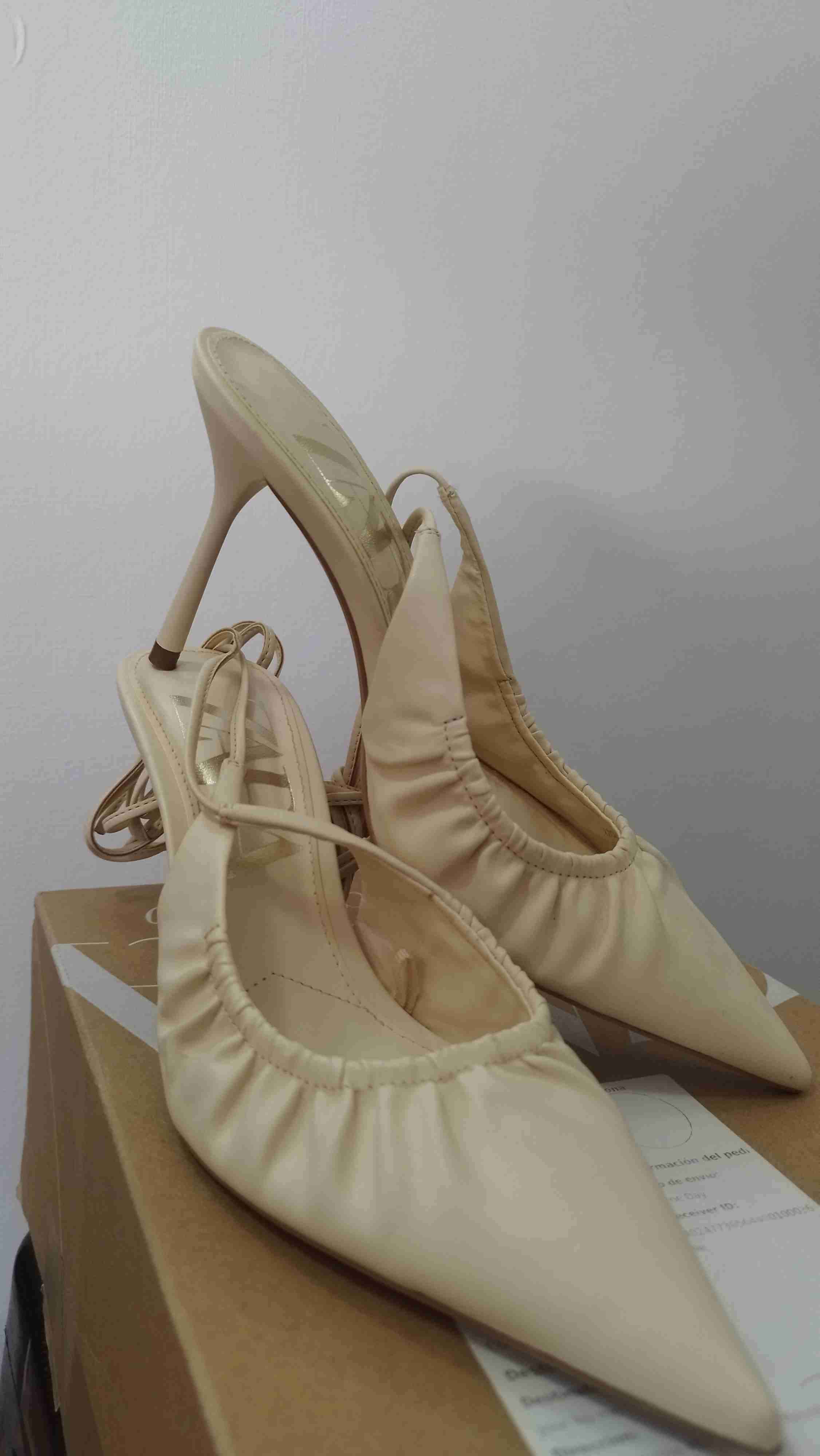 Zapatos beige de punta elegante Zara - miniatura 2