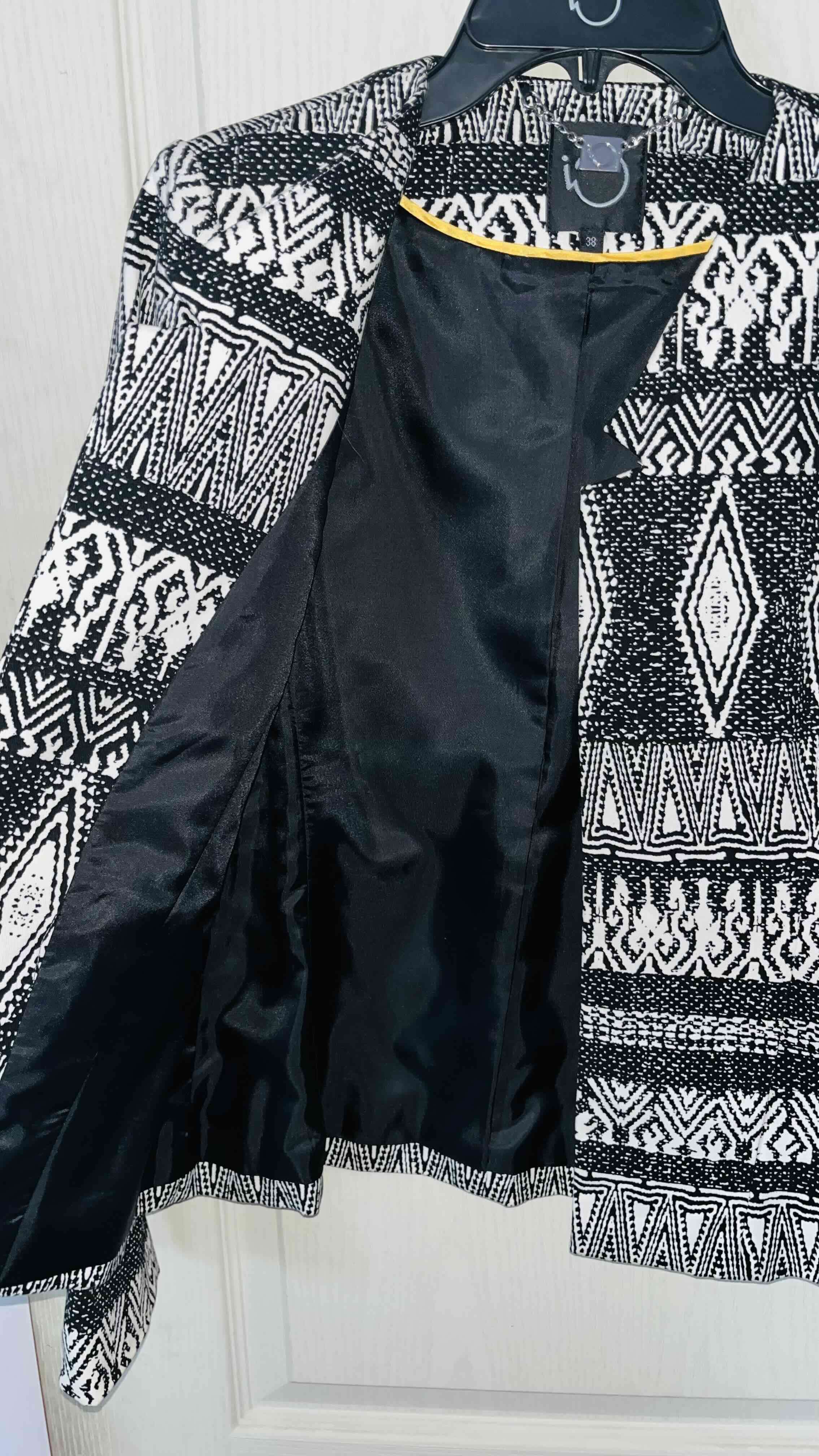 Blazer blanco y negro estampado IO - miniatura 3