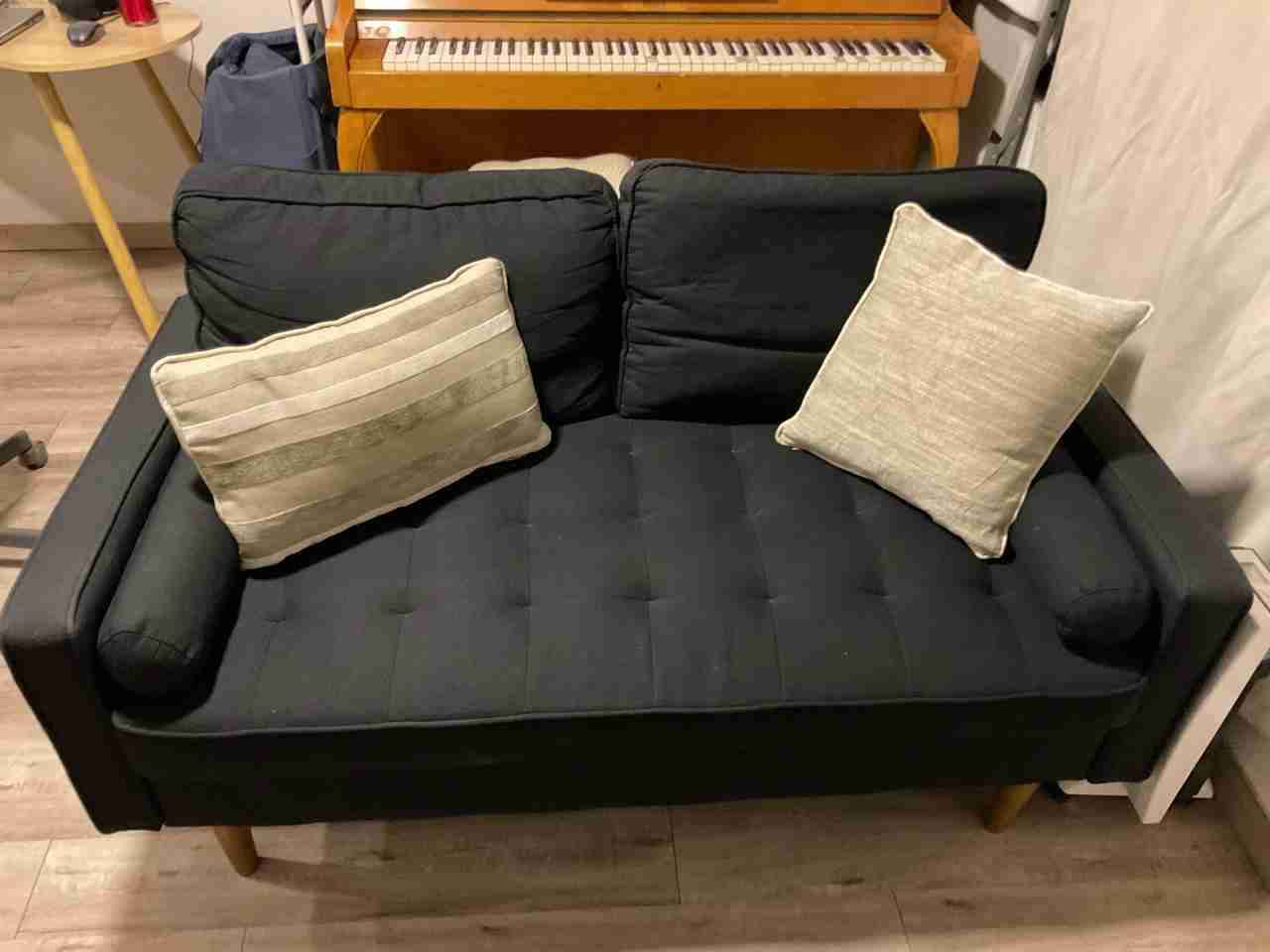 Sofá negro - miniatura 1