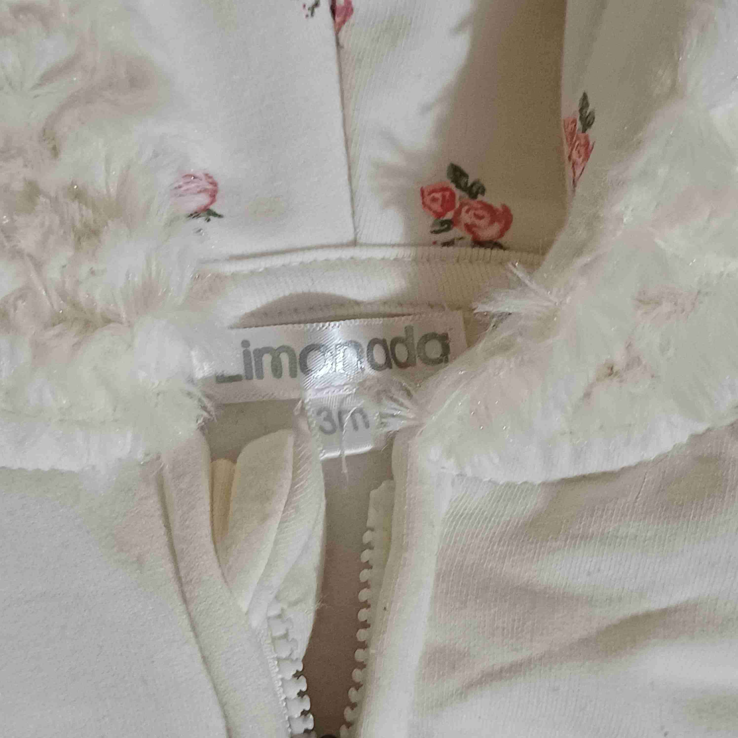 Chaqueta infantil con capucha blanca - miniatura 4