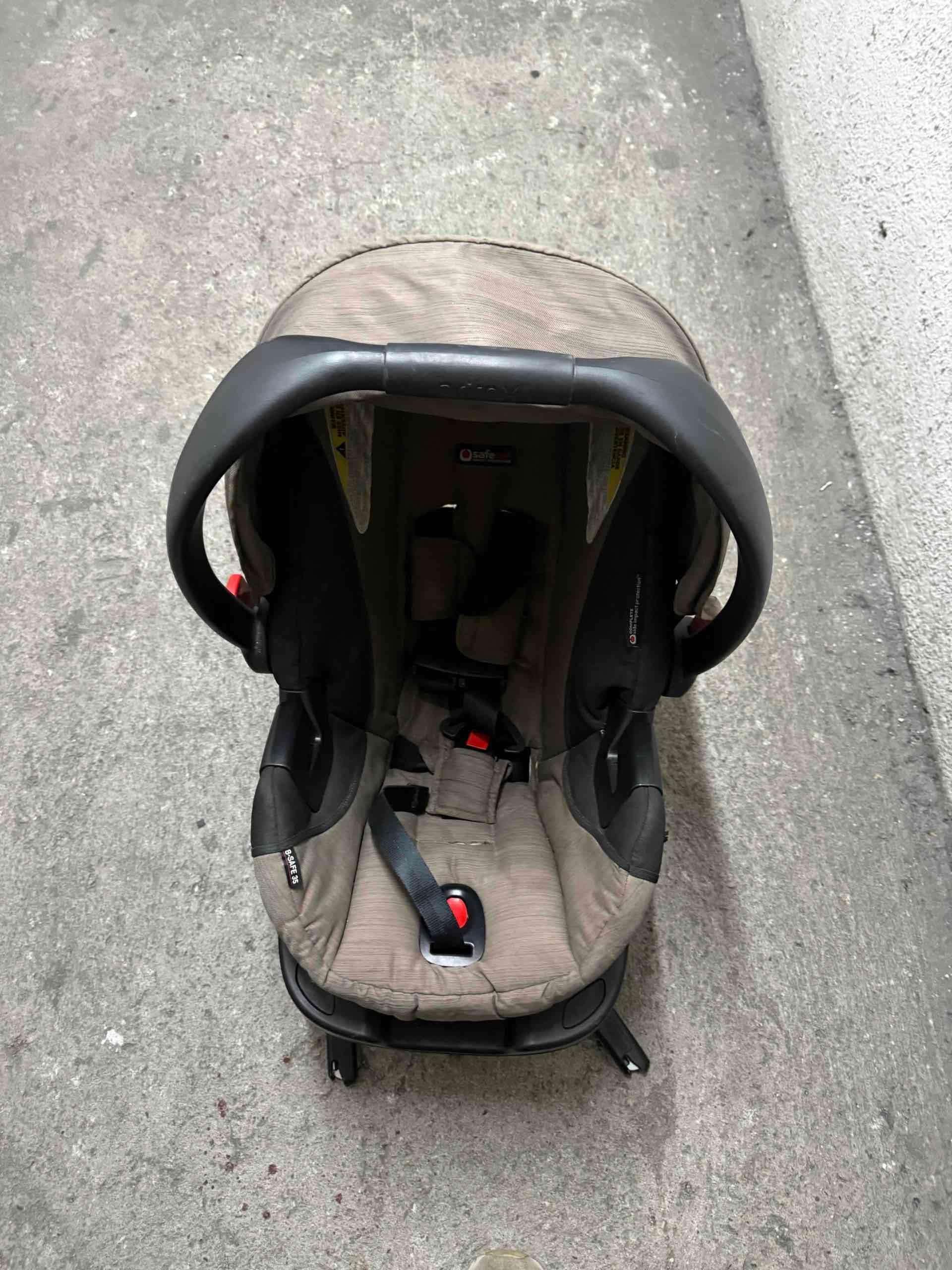 Coche Britax plegable gris con silla para auto - miniatura 5