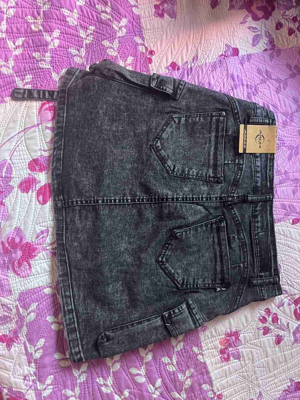 Falda corta de mezclilla con hebillas - miniatura 2