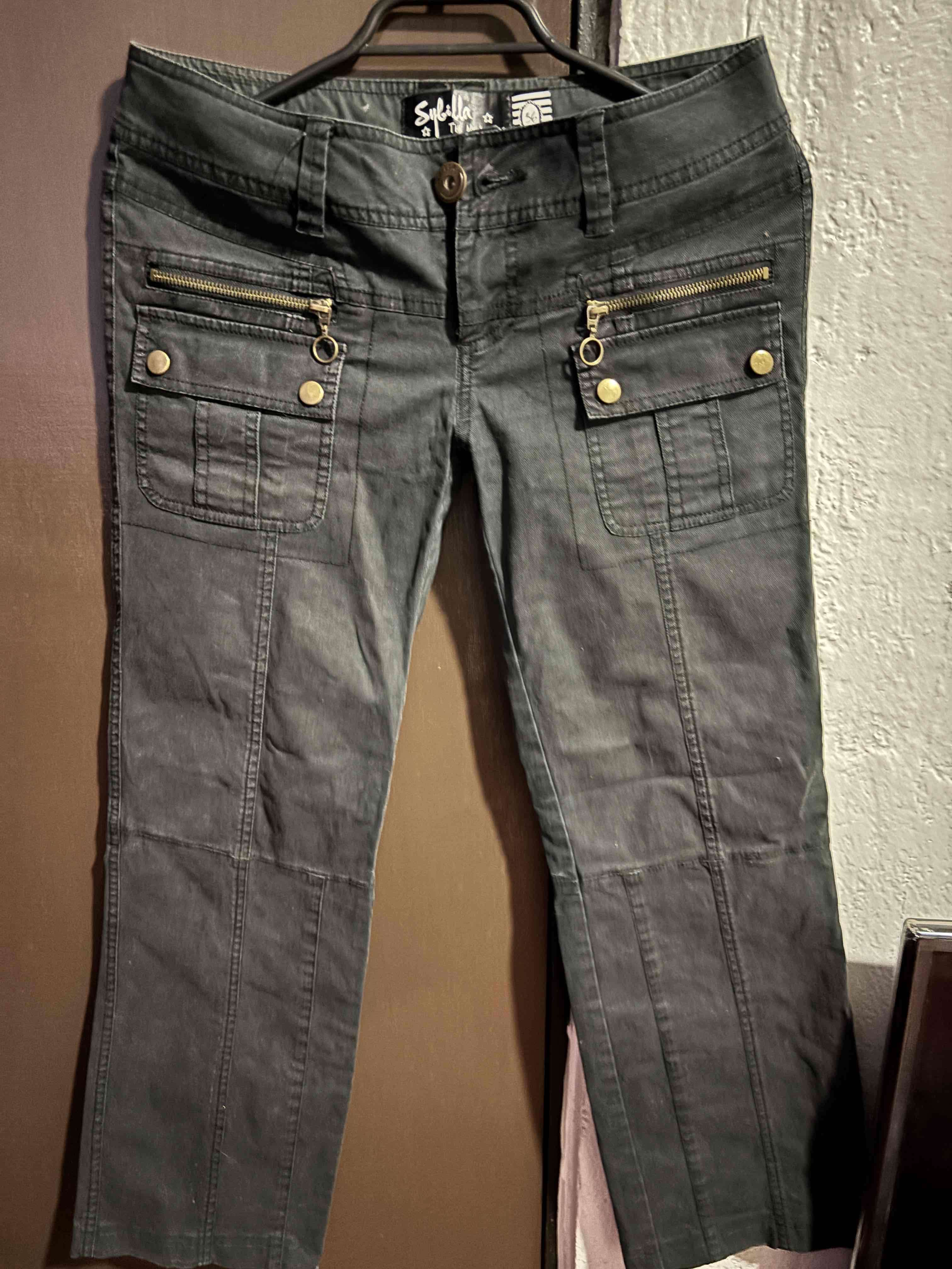 Pantalón capri negro con bolsillos - miniatura 3