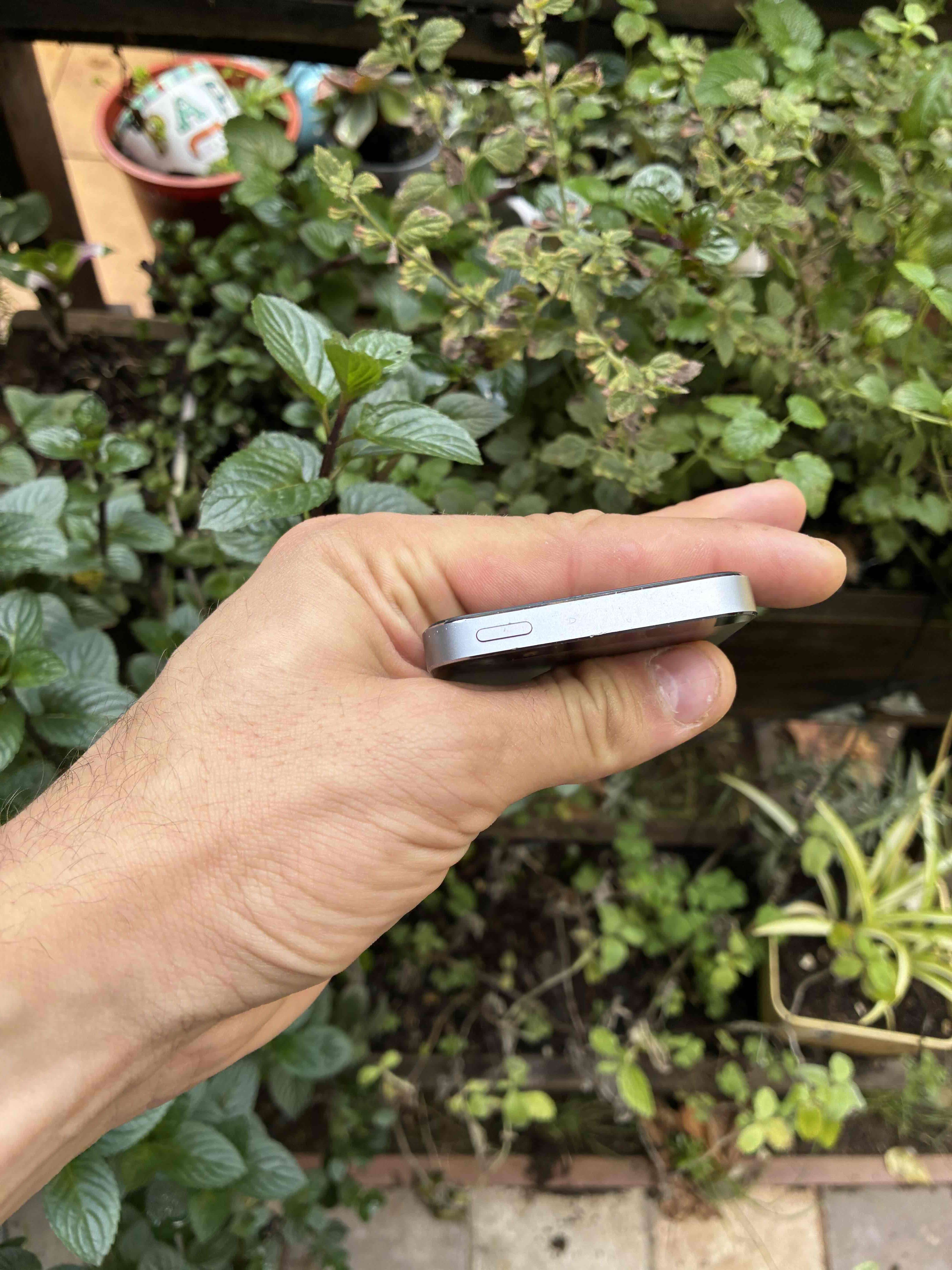 iPhone 5s gris en buen estado - miniatura 3