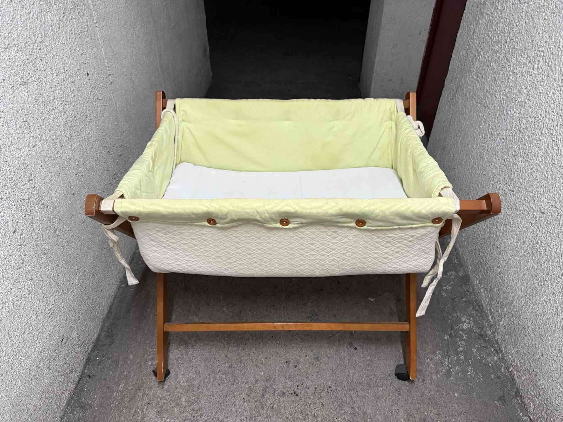 Moises de bebé en madera - miniatura 1