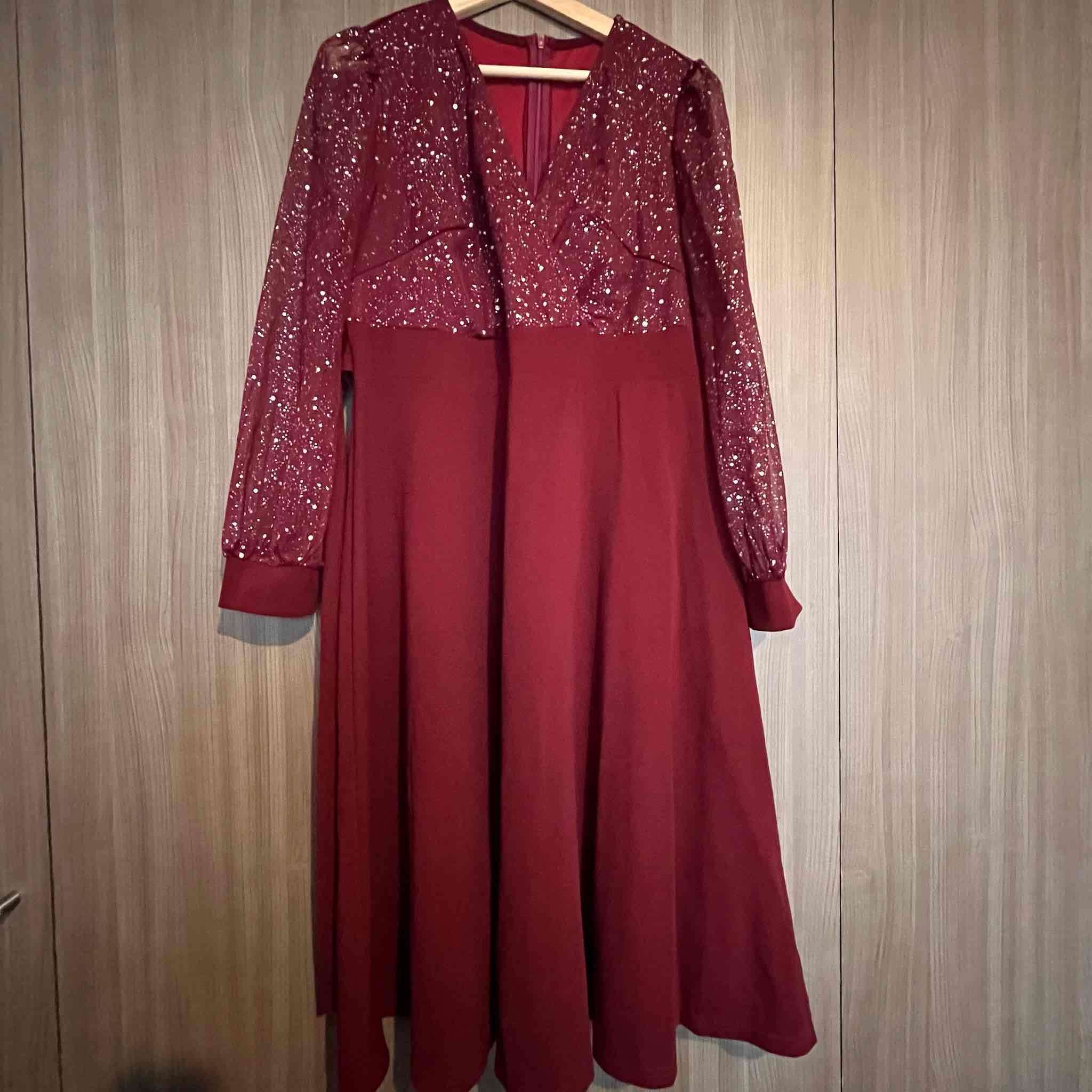 Vestido rojo con brillos - miniatura 1