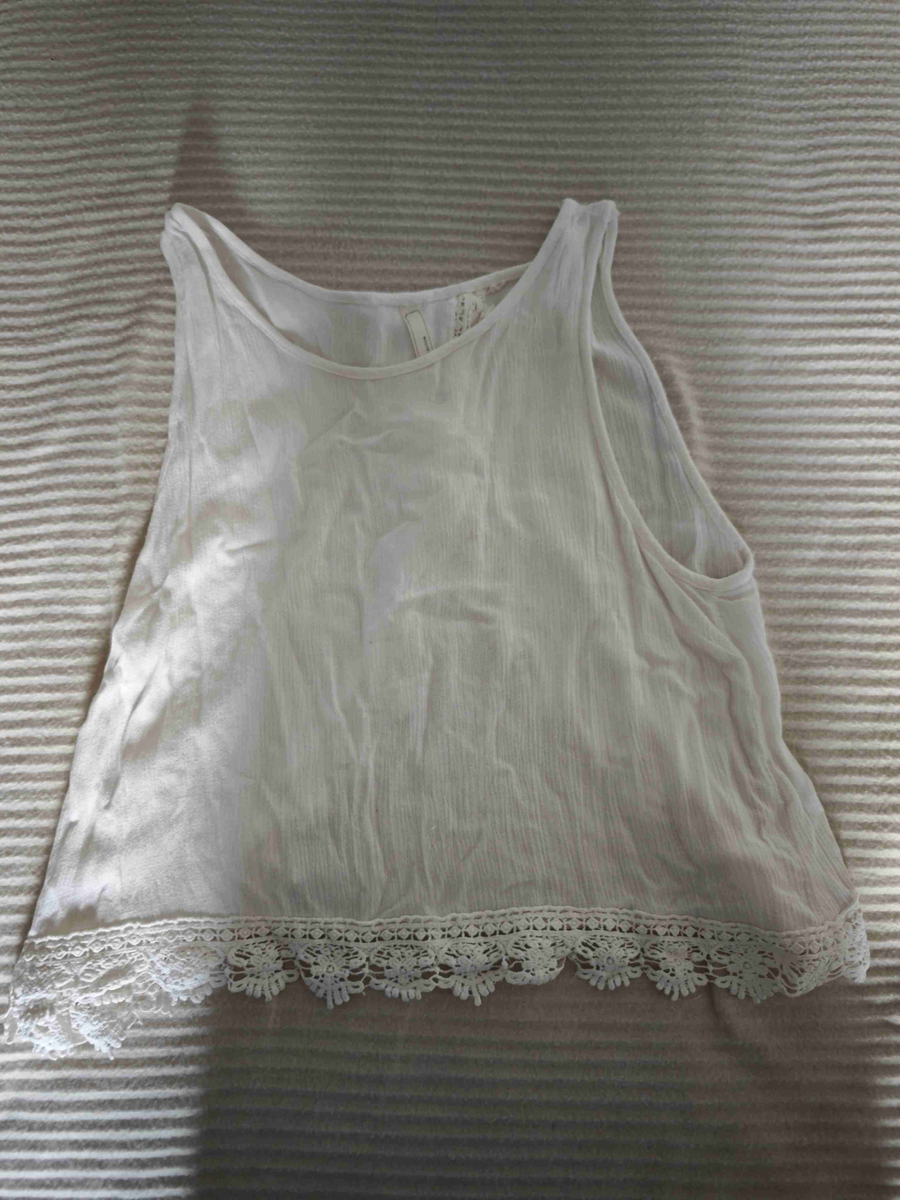 Top blanco con encaje - miniatura 1