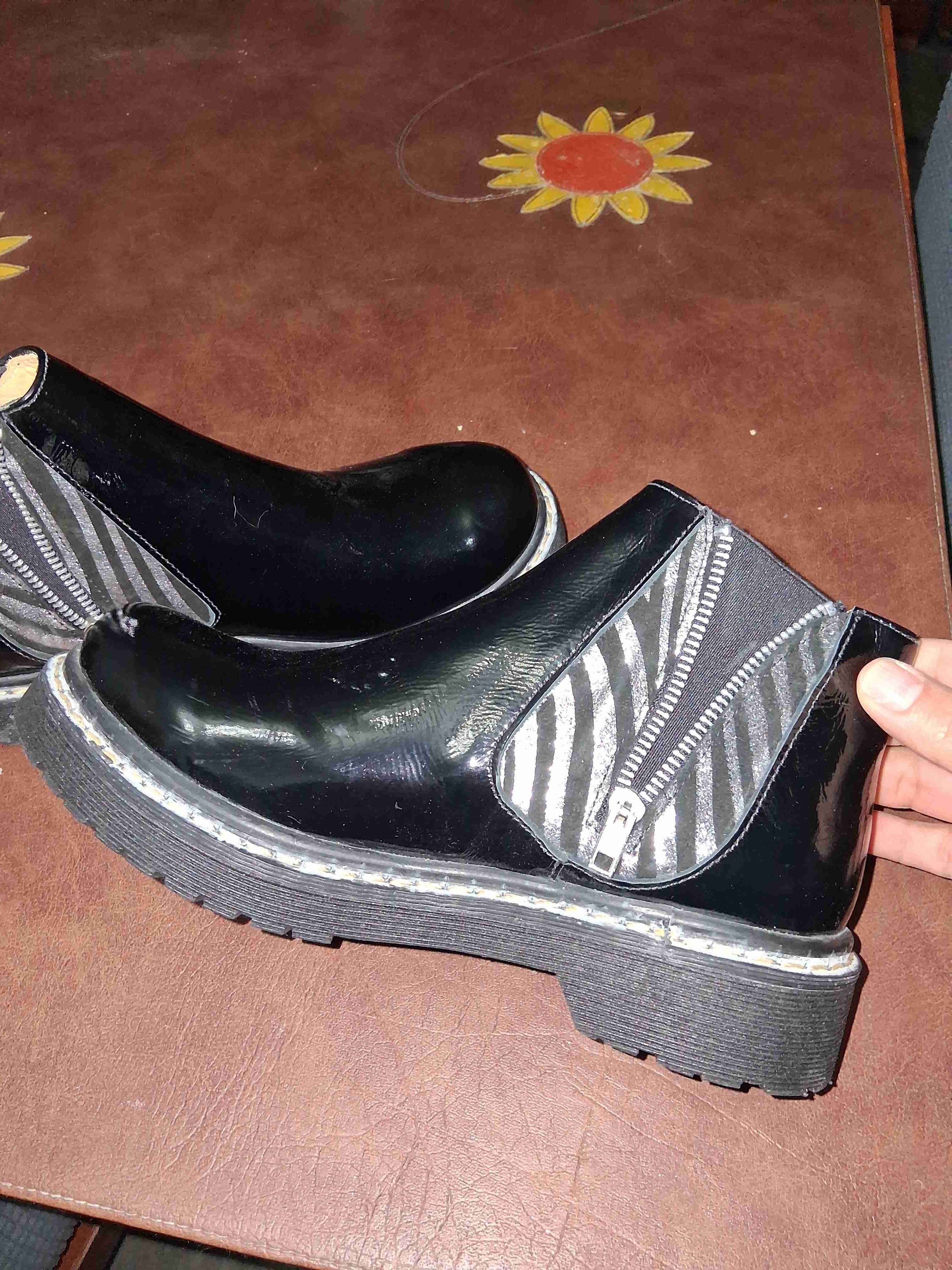 Botines charol negro con diseño - miniatura 2