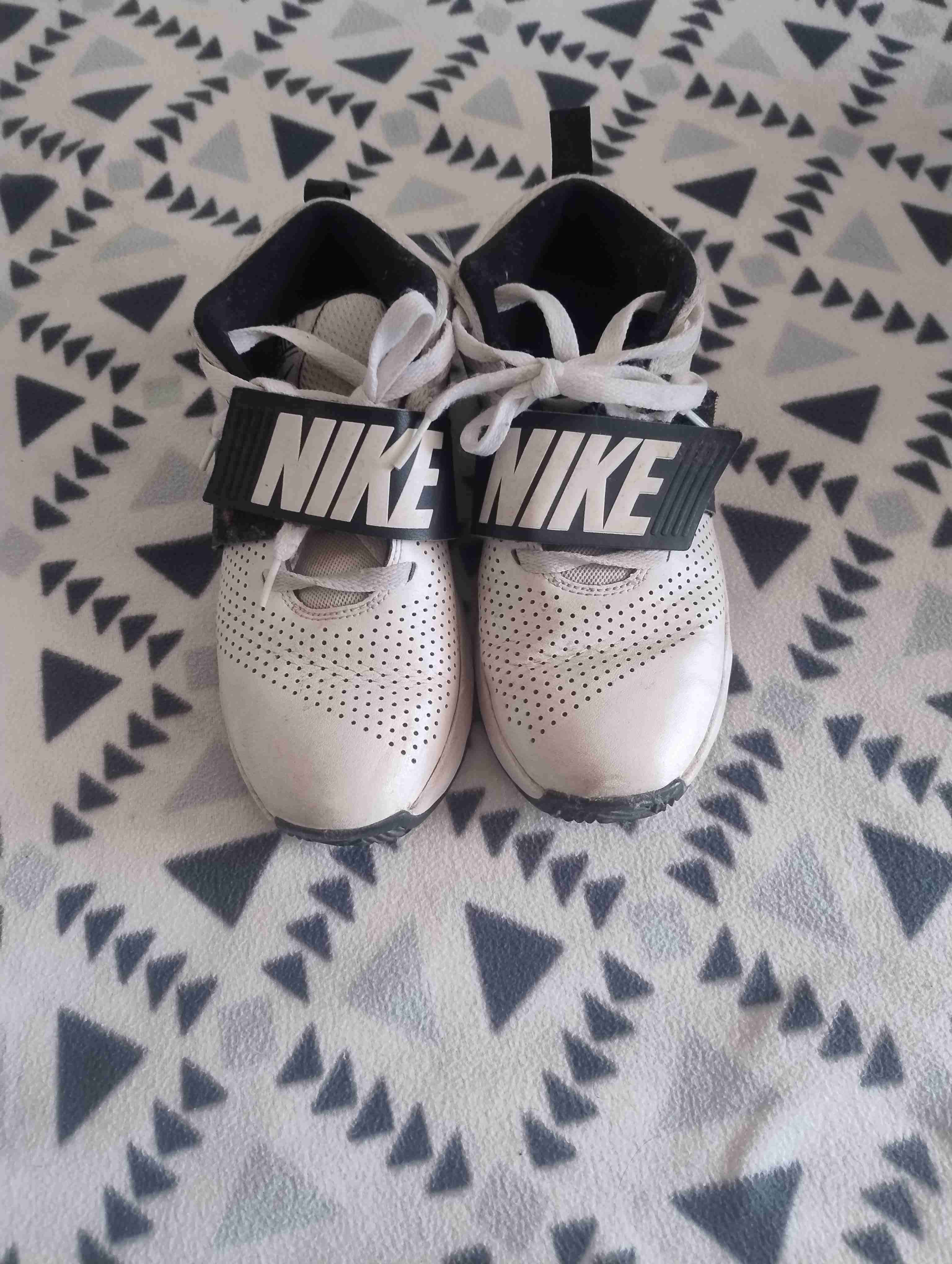 Zapatillas deportivas Nike blancas - miniatura 1