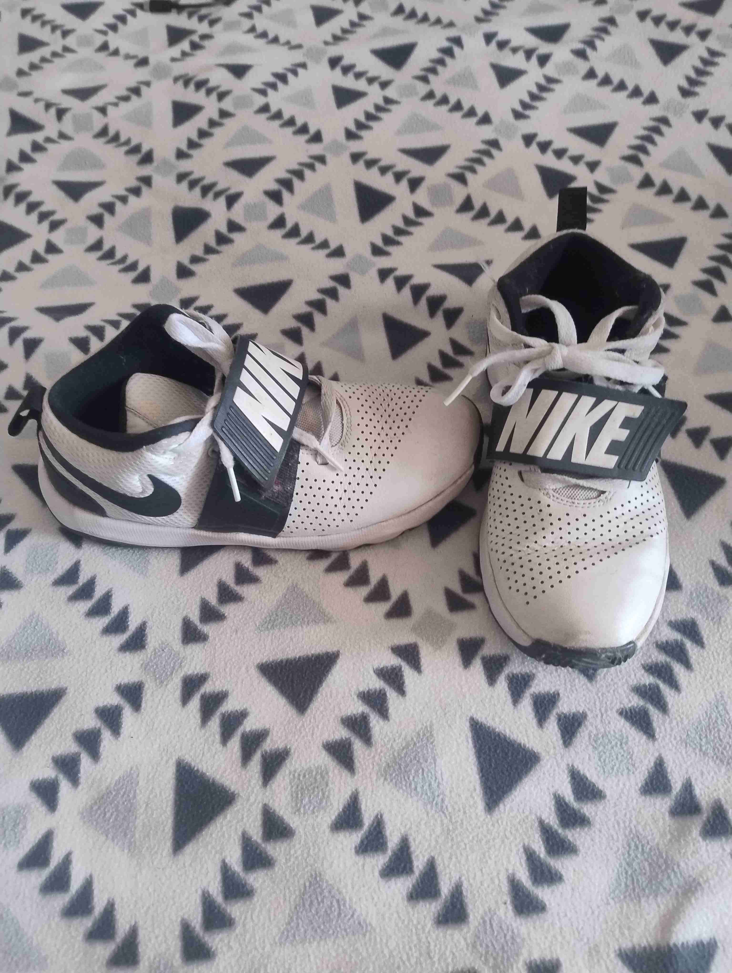 Zapatillas deportivas Nike blancas - miniatura 2
