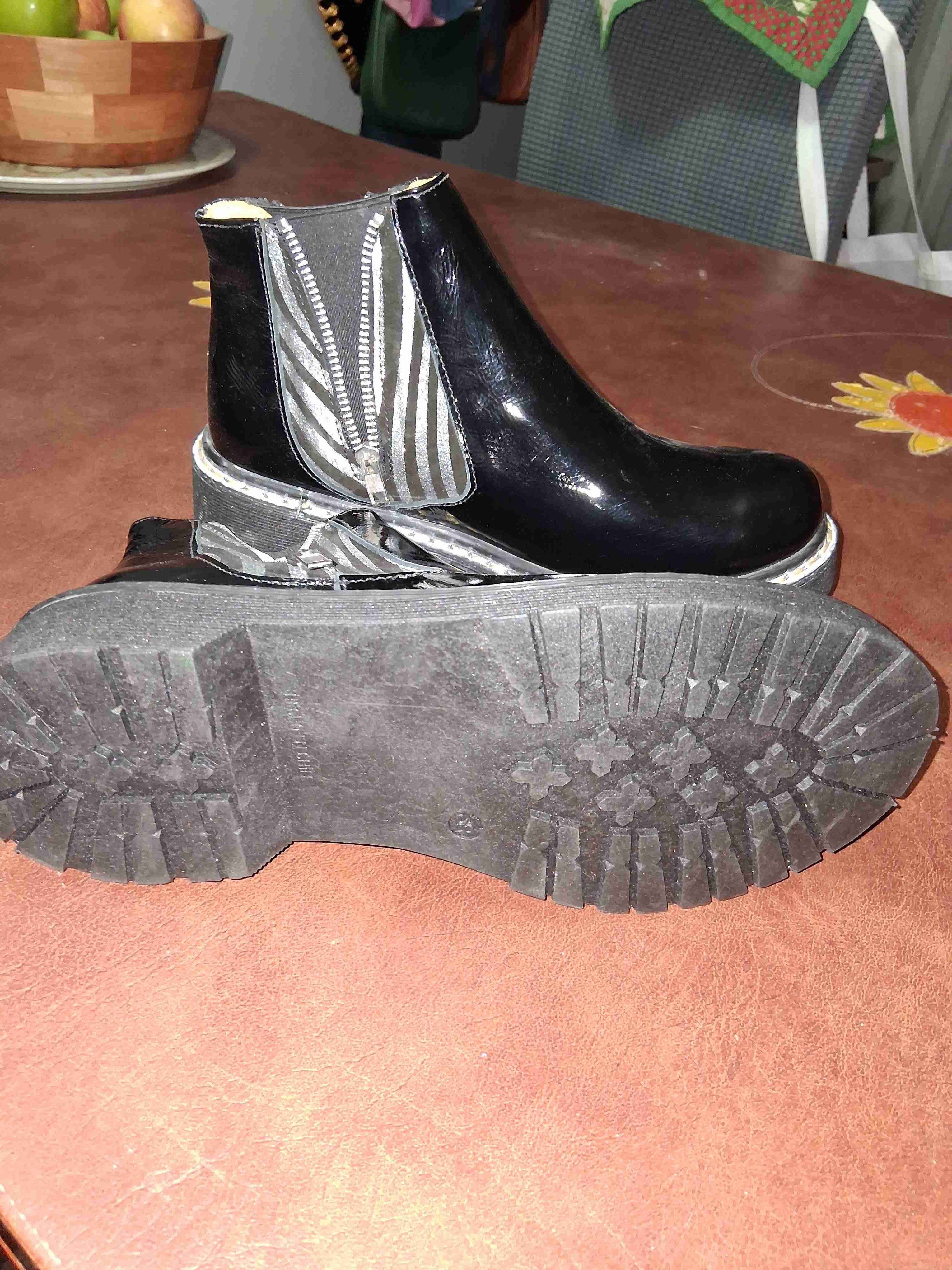 Botines charol negro con diseño - miniatura 3