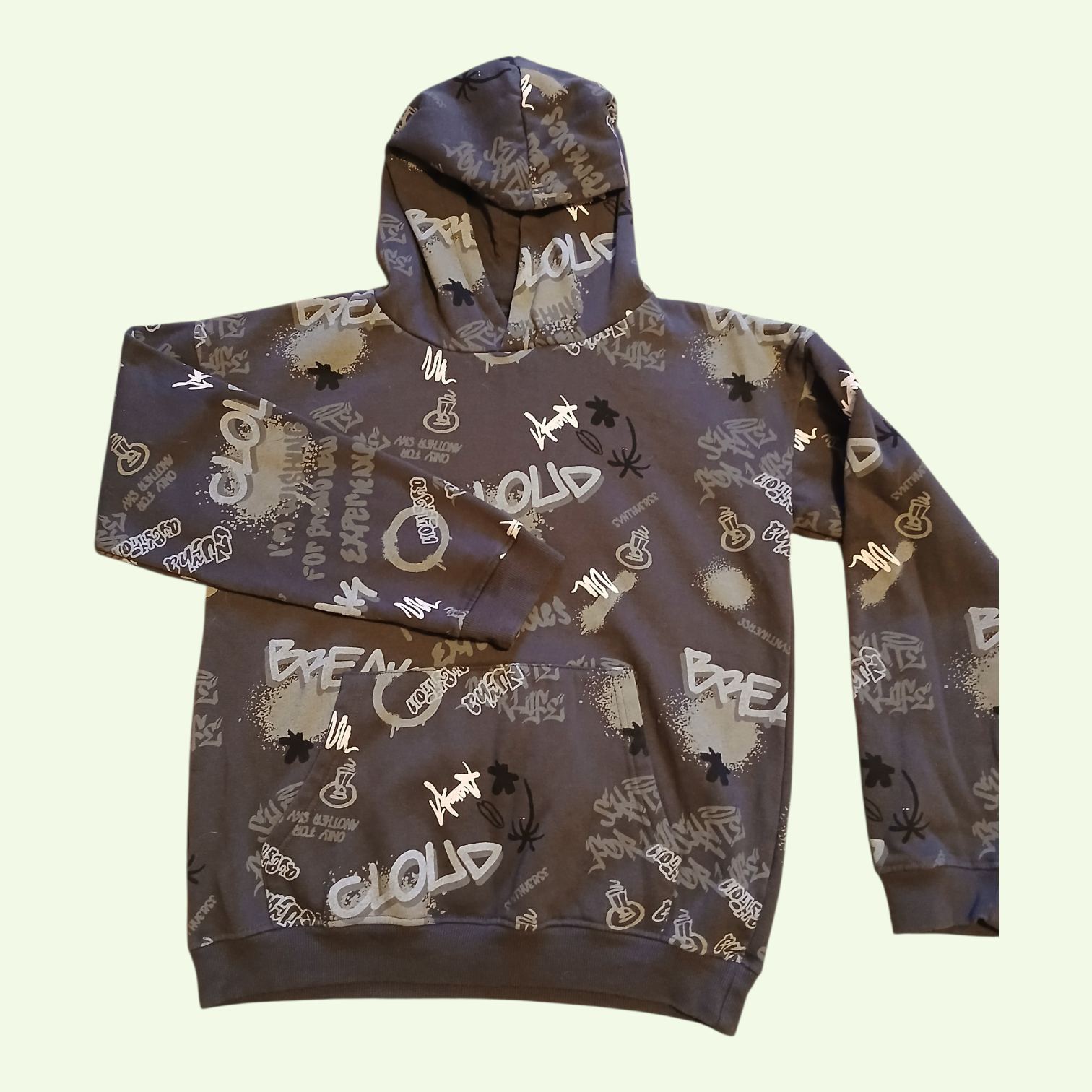 Polerón con capucha estampado