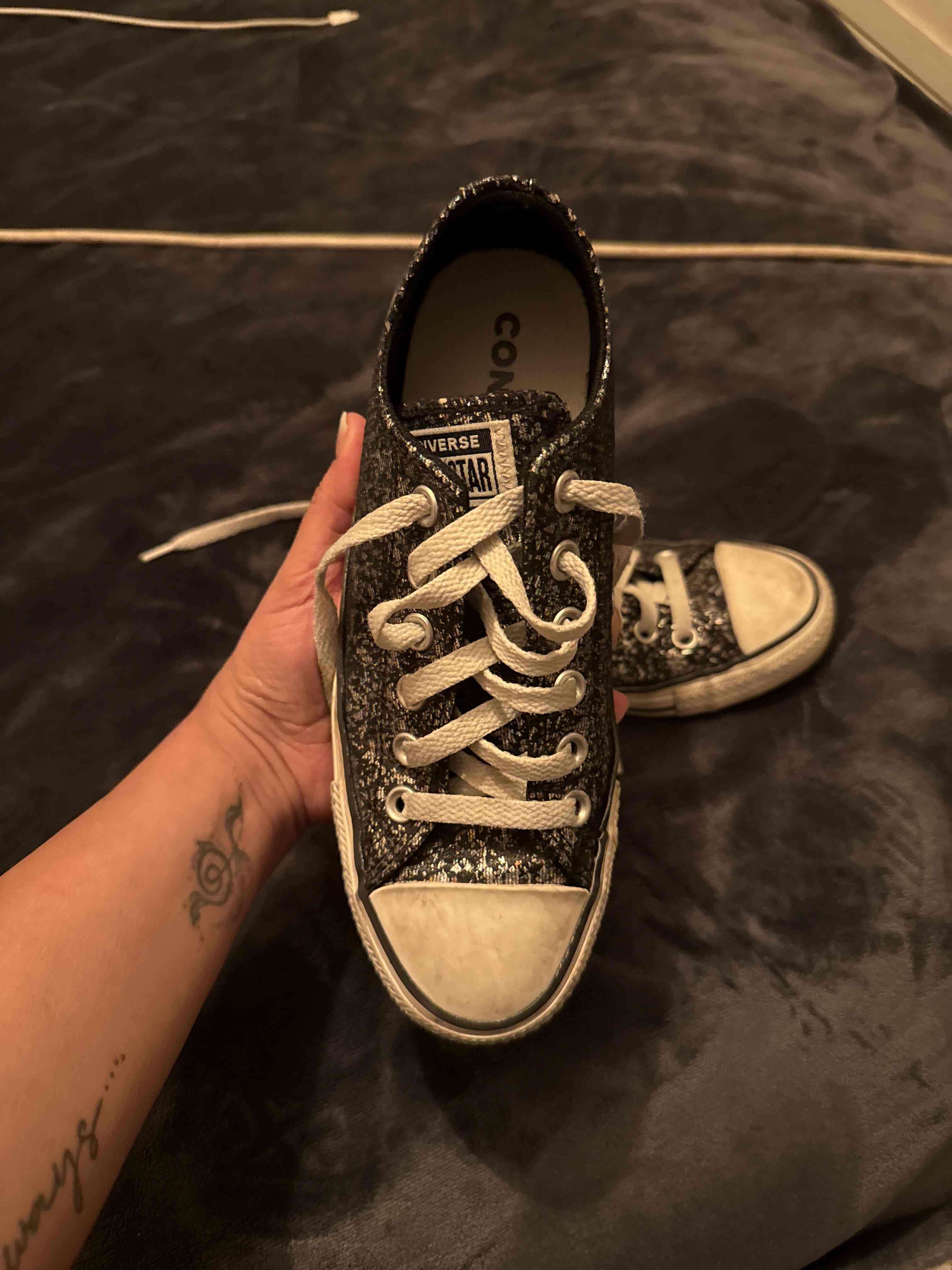 Zapatillas negras con brillos converse - miniatura 2