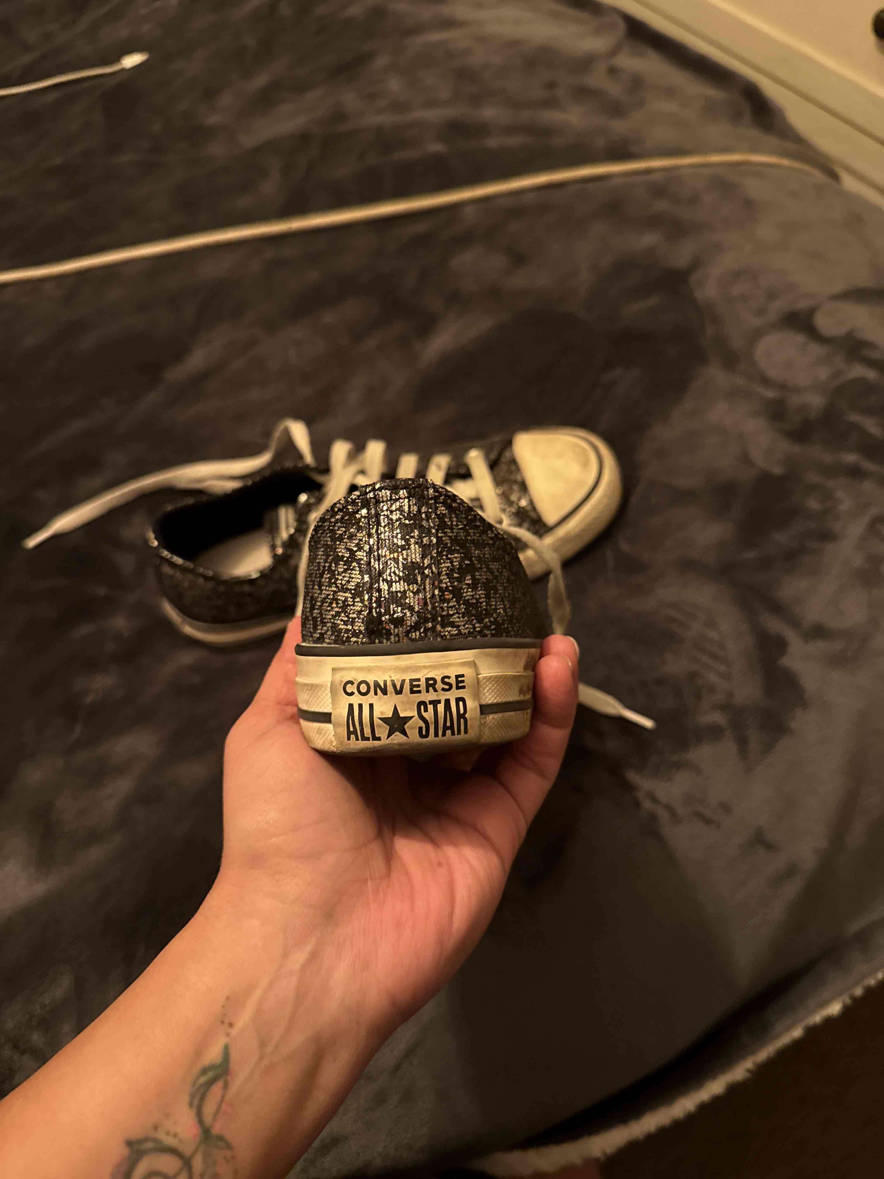 Zapatillas negras con brillos converse - miniatura 3