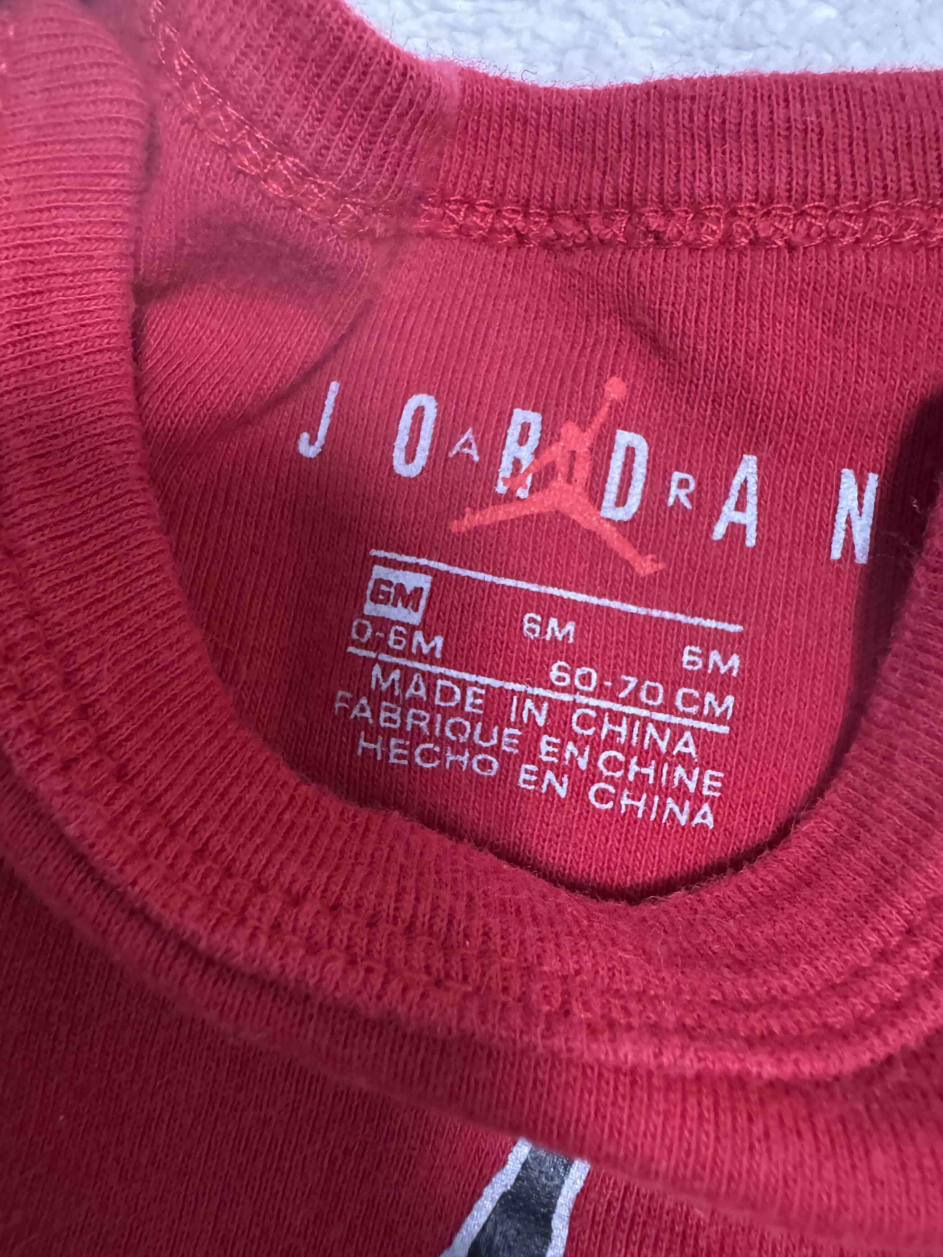 Body jordan rojo 6meses - miniatura 2