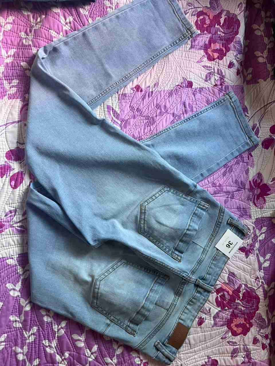 Jeans azules de mezclilla - miniatura 1