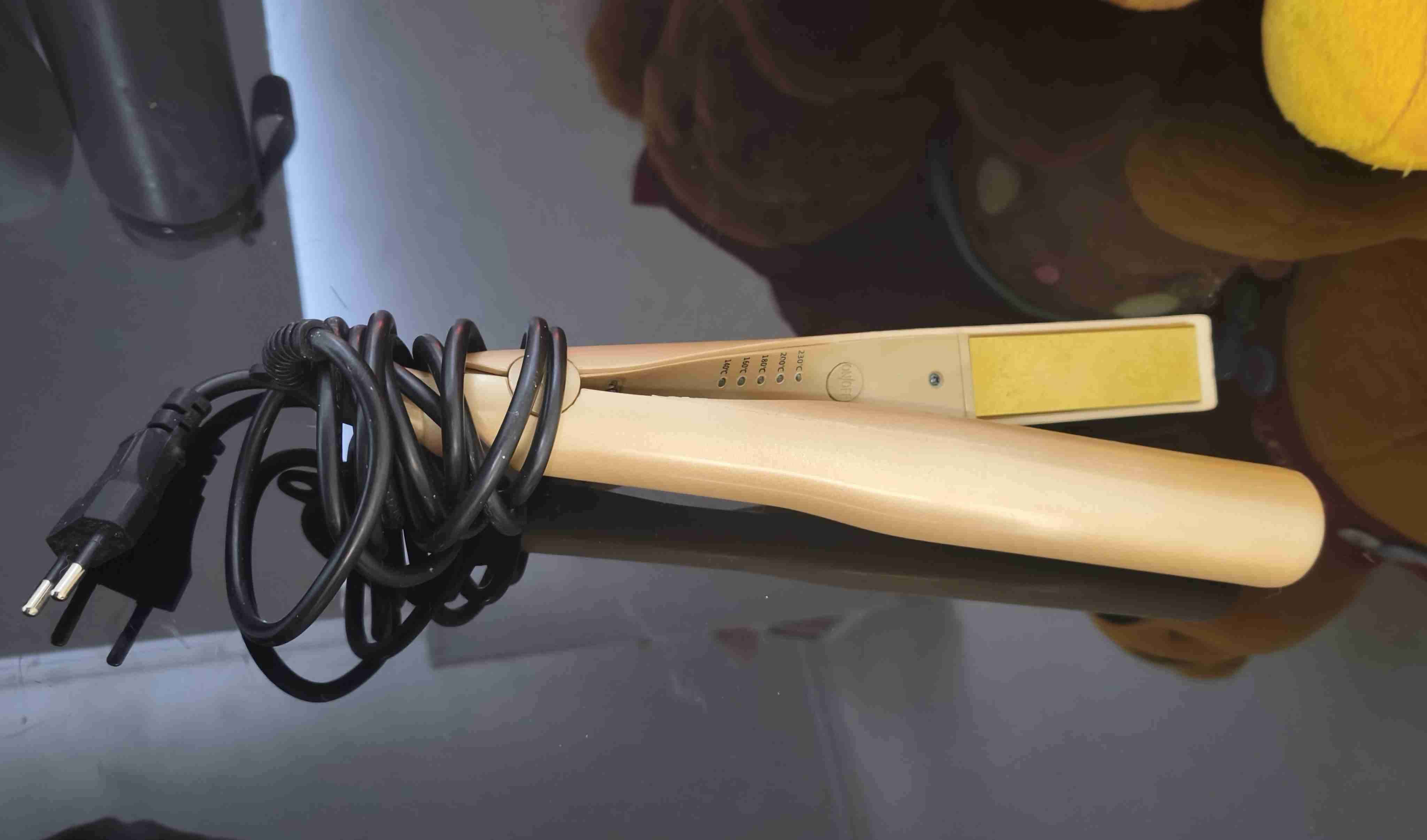 Plancha para el pelo dorada - miniatura 1