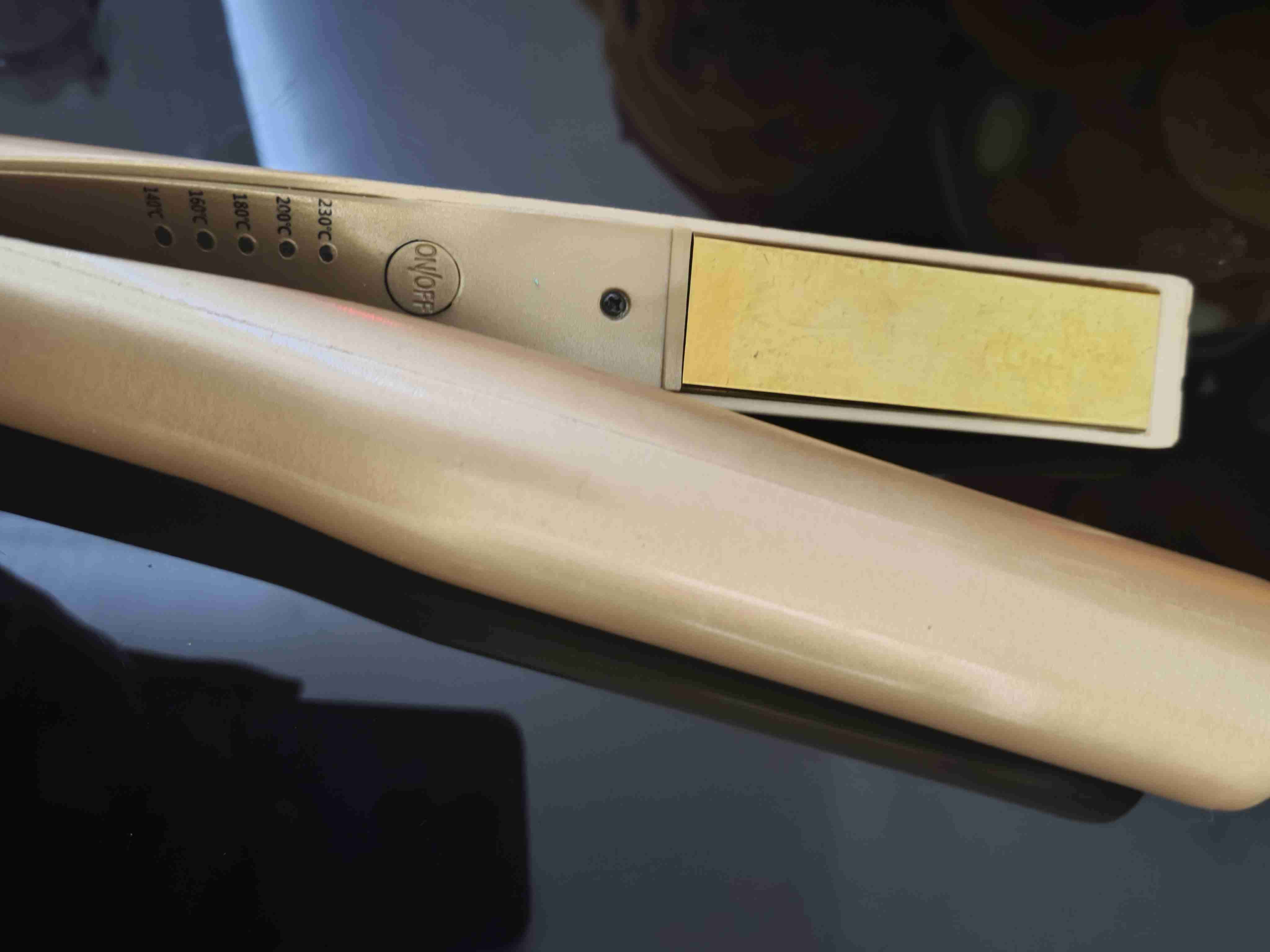 Plancha para el pelo dorada - miniatura 2