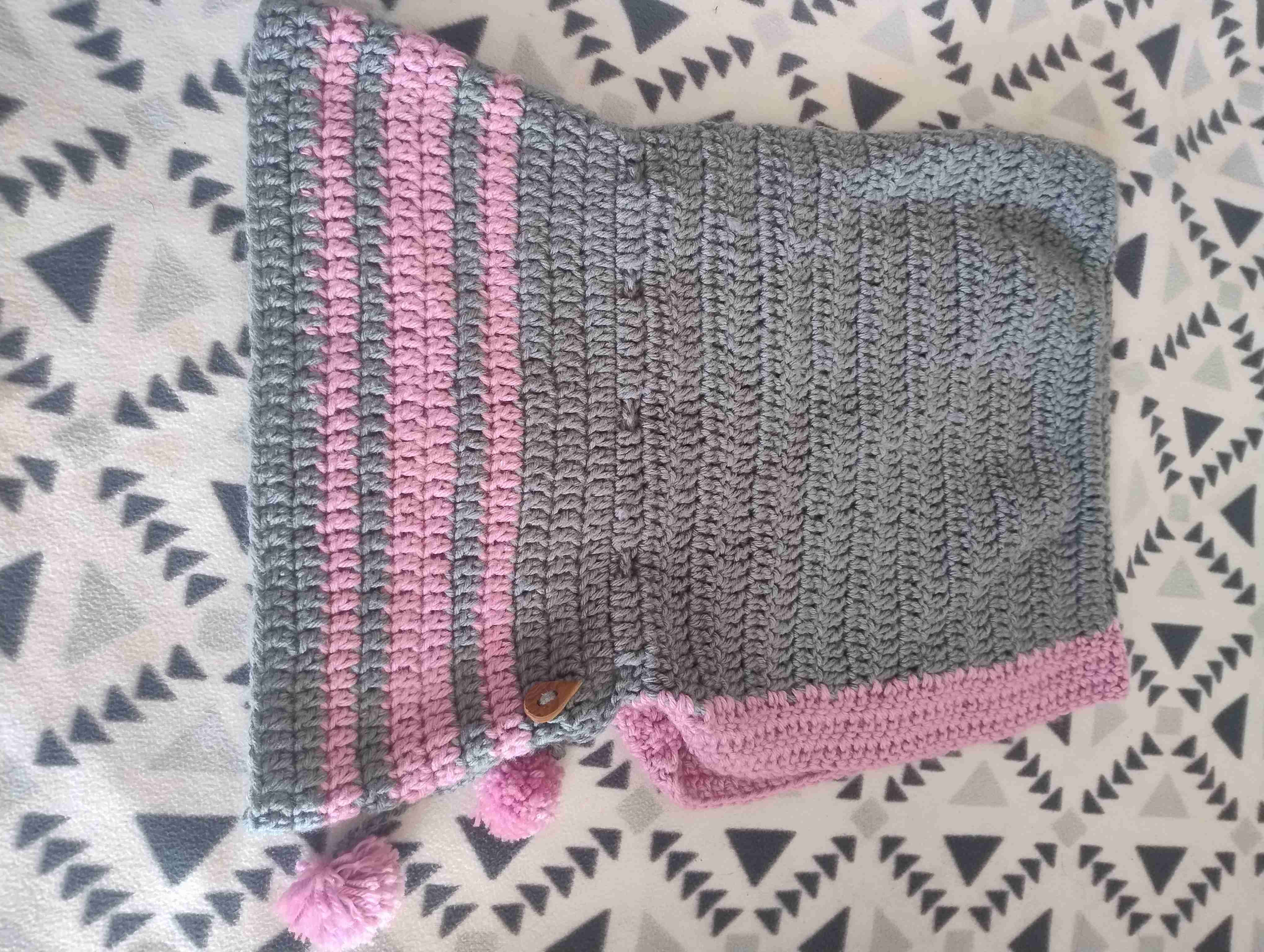 Gorro tejido rosa y gris - miniatura 2