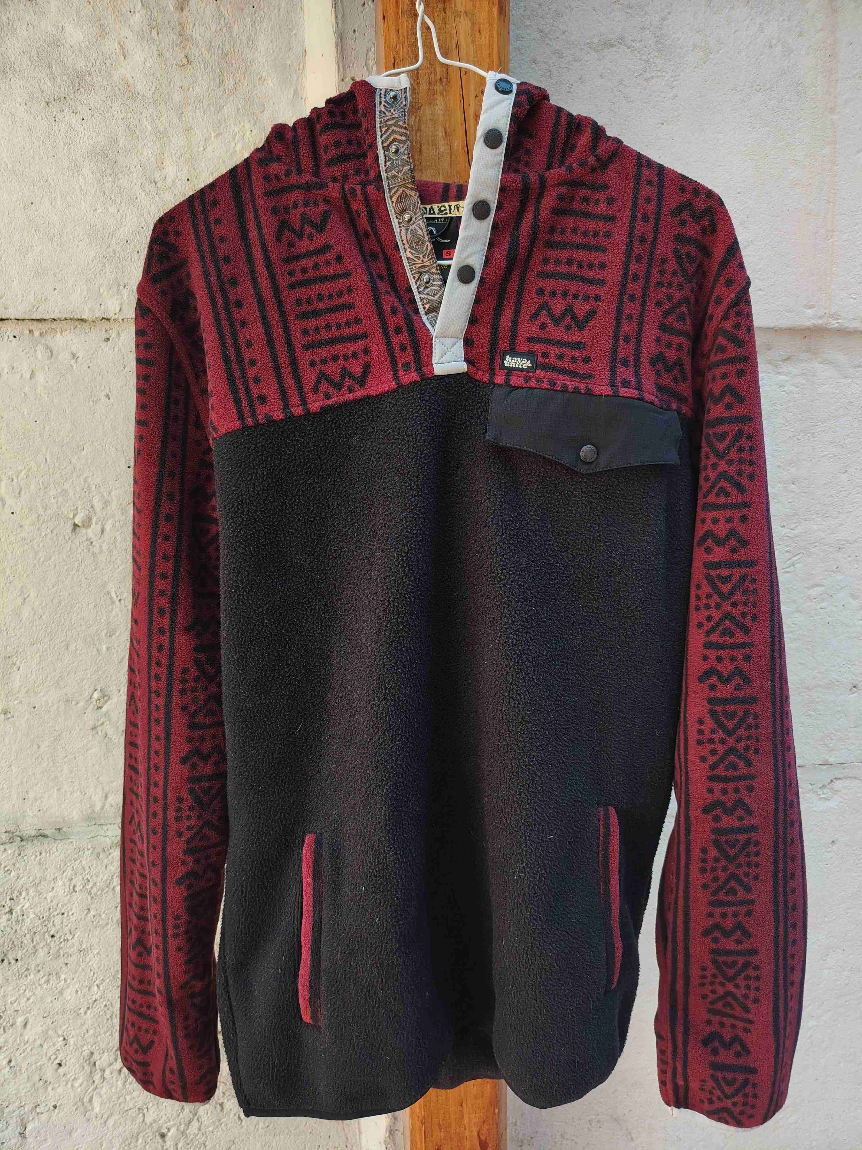 Polerón étnico rojo y negro - miniatura 1