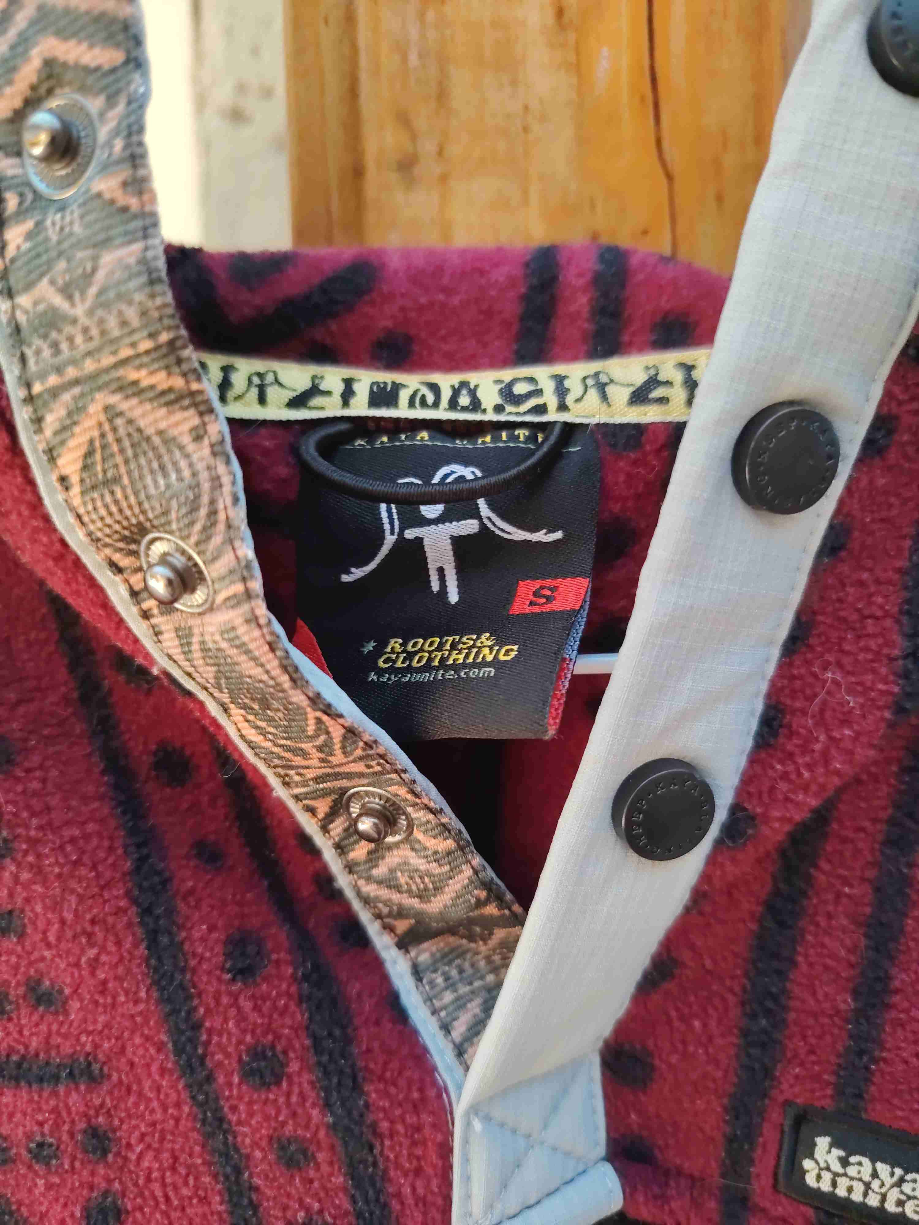 Polerón étnico rojo y negro - miniatura 3