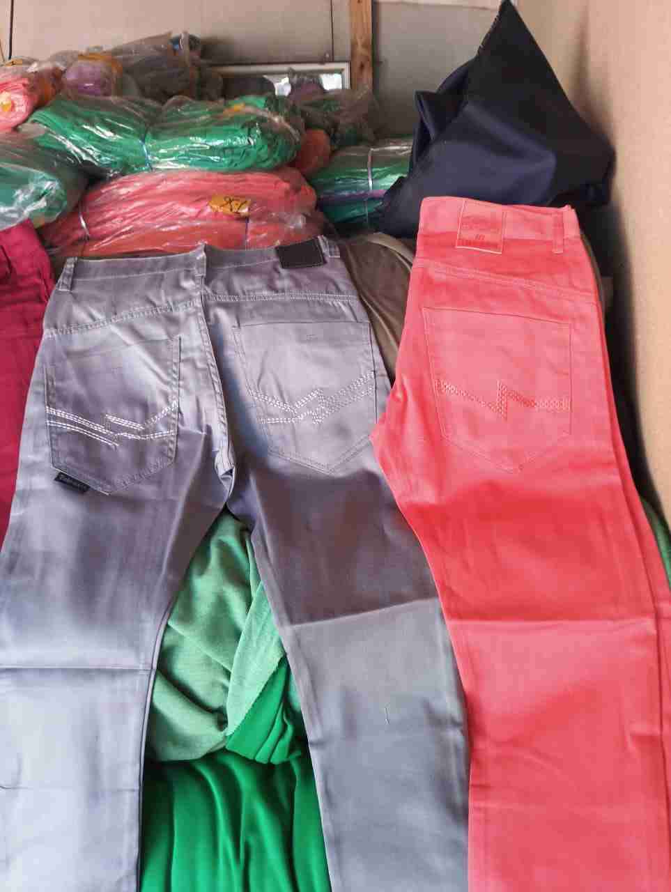 Pantalones de hombre grises y rosados - miniatura 1