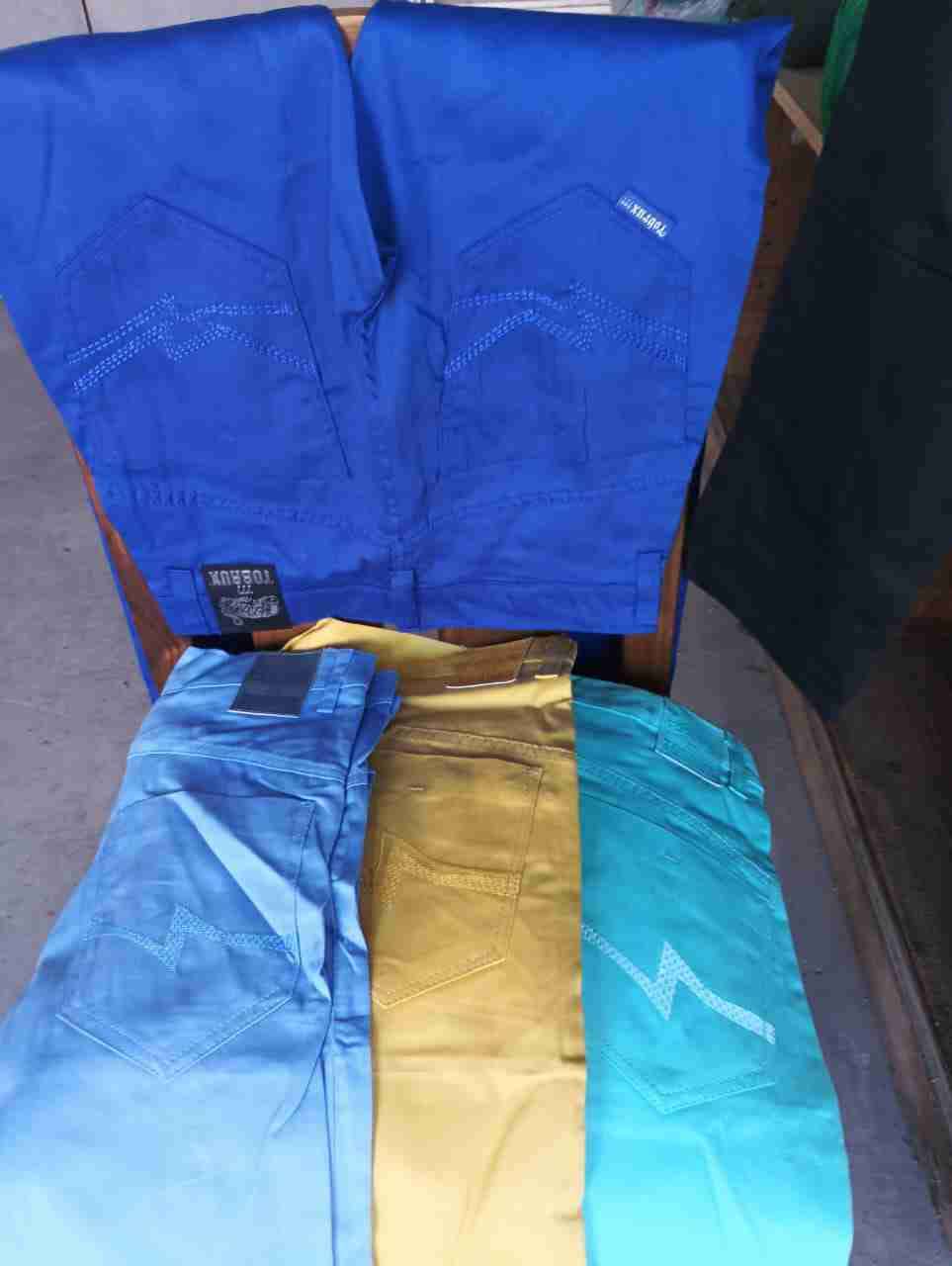 Pantalones de hombre grises y rosados - miniatura 4