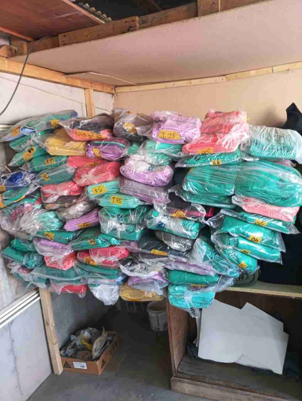 Pantalones de hombre grises y rosados - miniatura 5