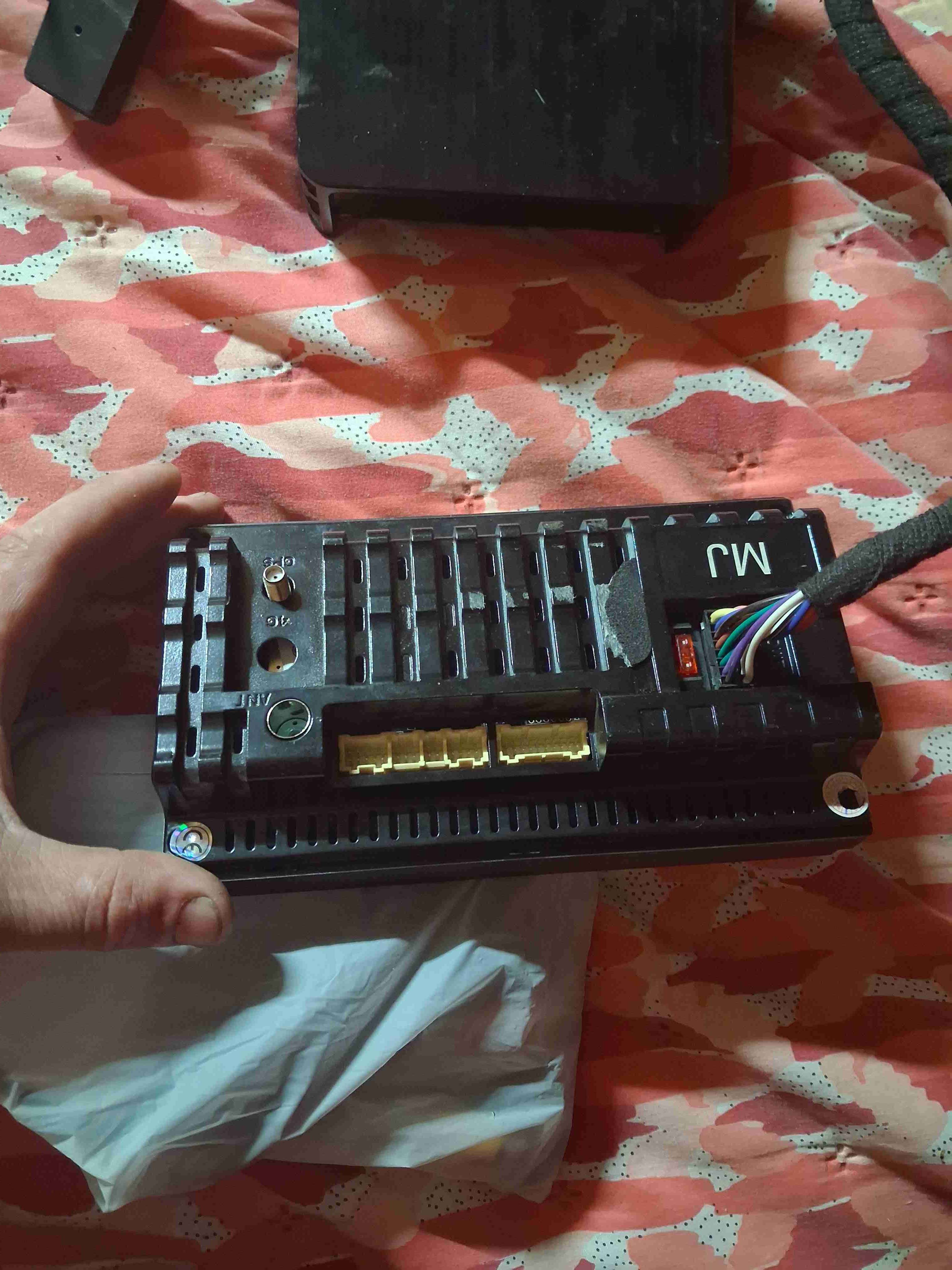 Radio para auto con cables - miniatura 3