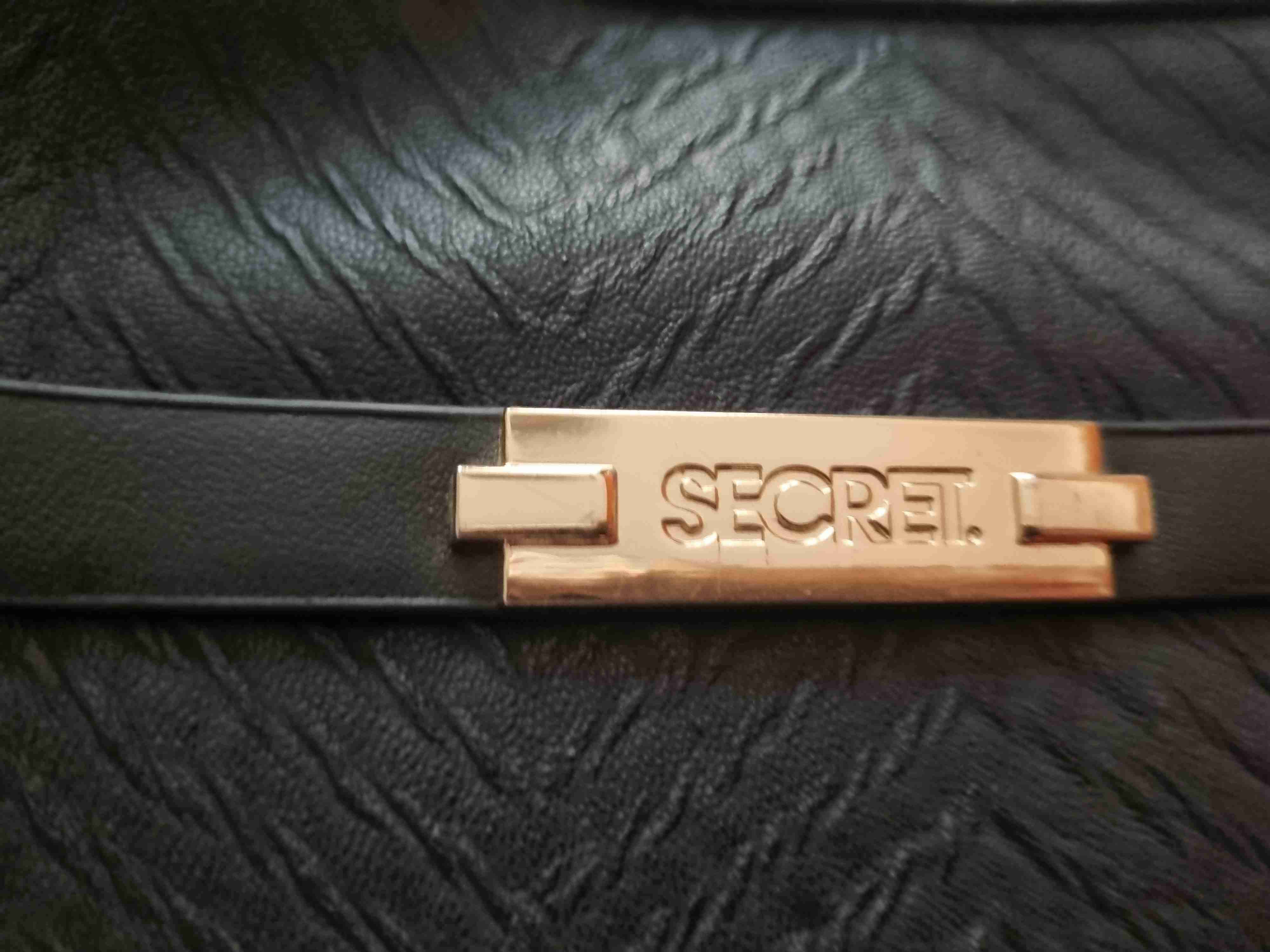 Cartera negra con diseño texturizado - miniatura 2