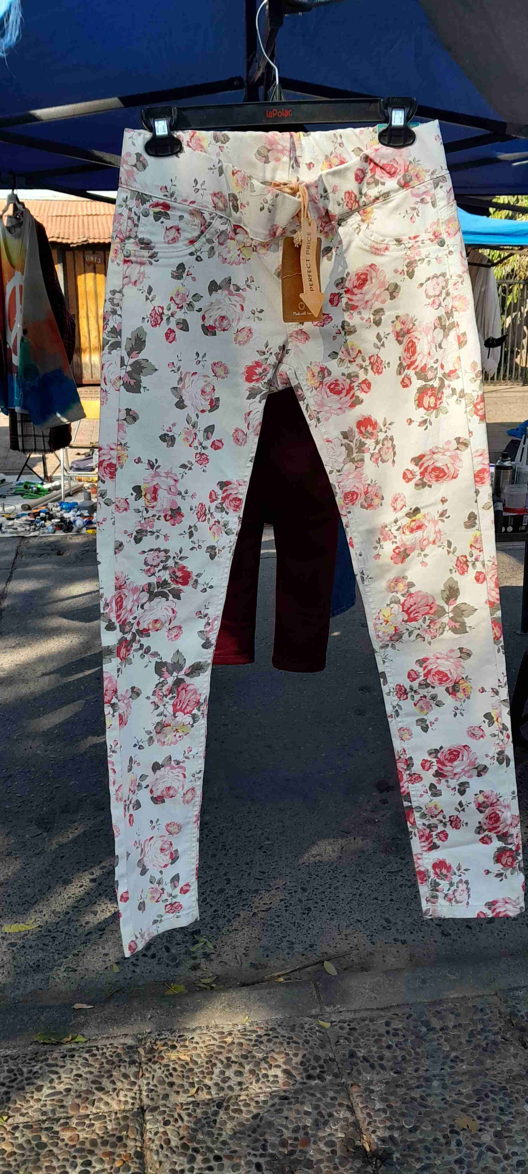 Minifalda negra vinilo con corsé - miniatura 4