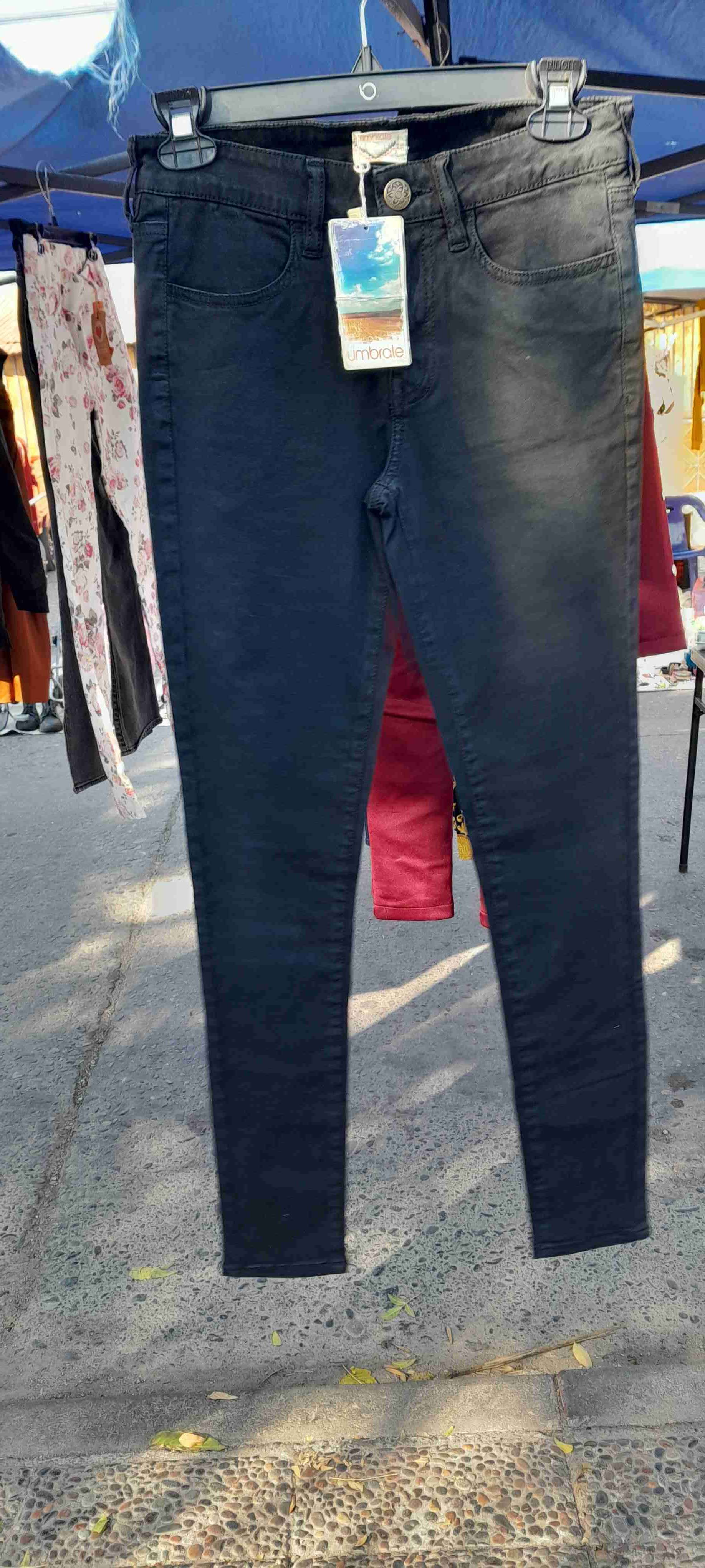 Minifalda negra vinilo con corsé - miniatura 5