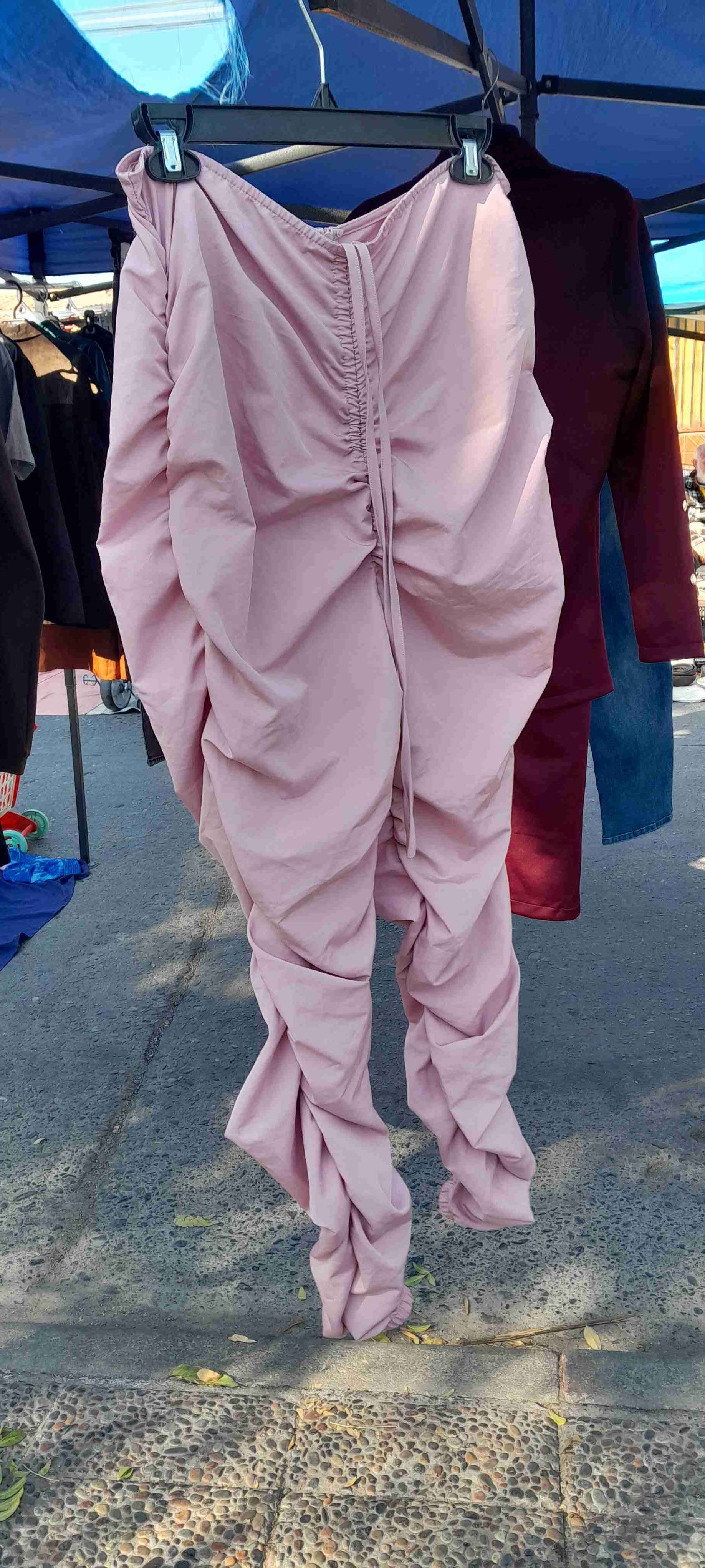 Minifalda negra vinilo con corsé - miniatura 6