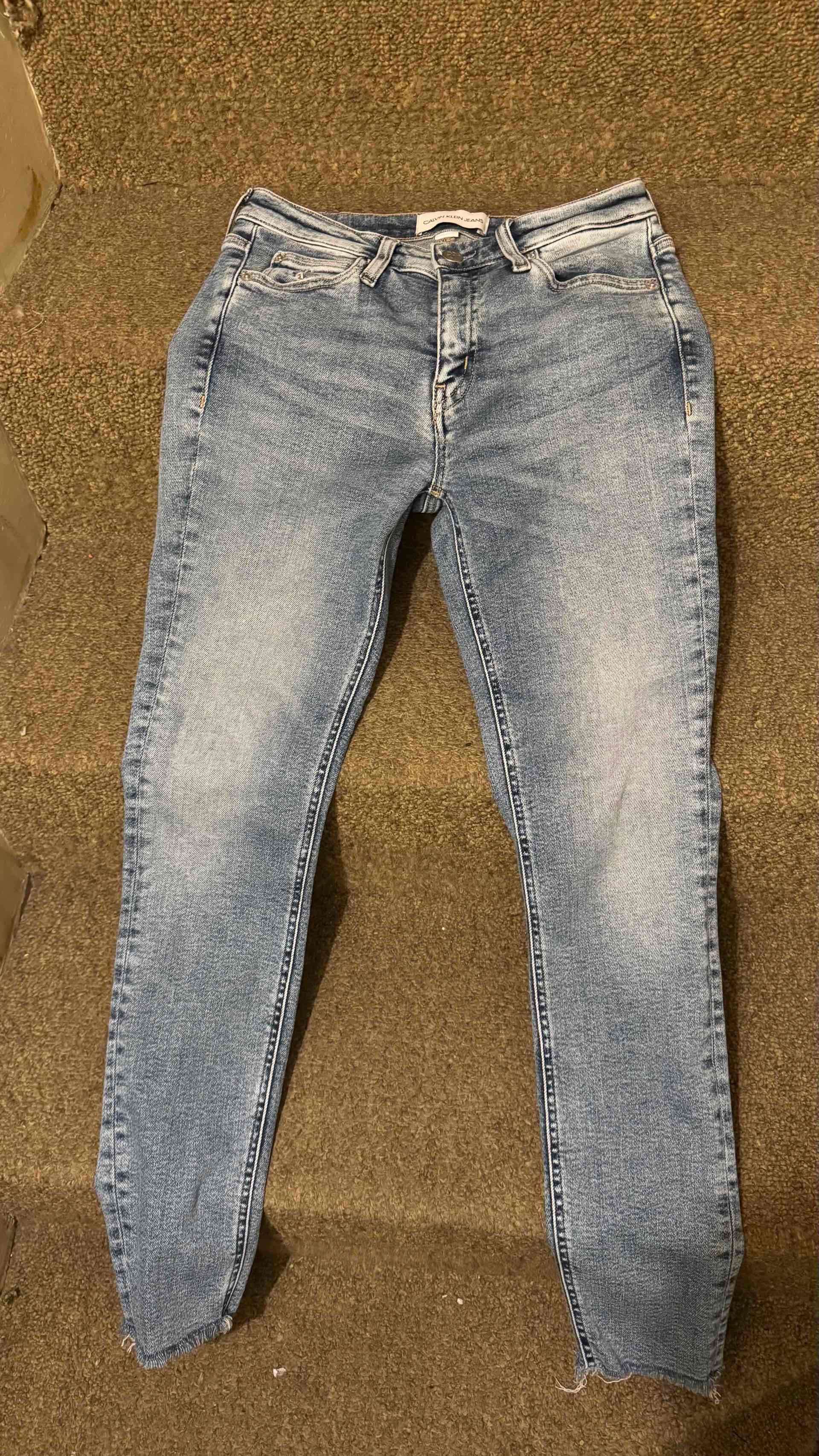 Jeans azul claro desgastado - miniatura 1