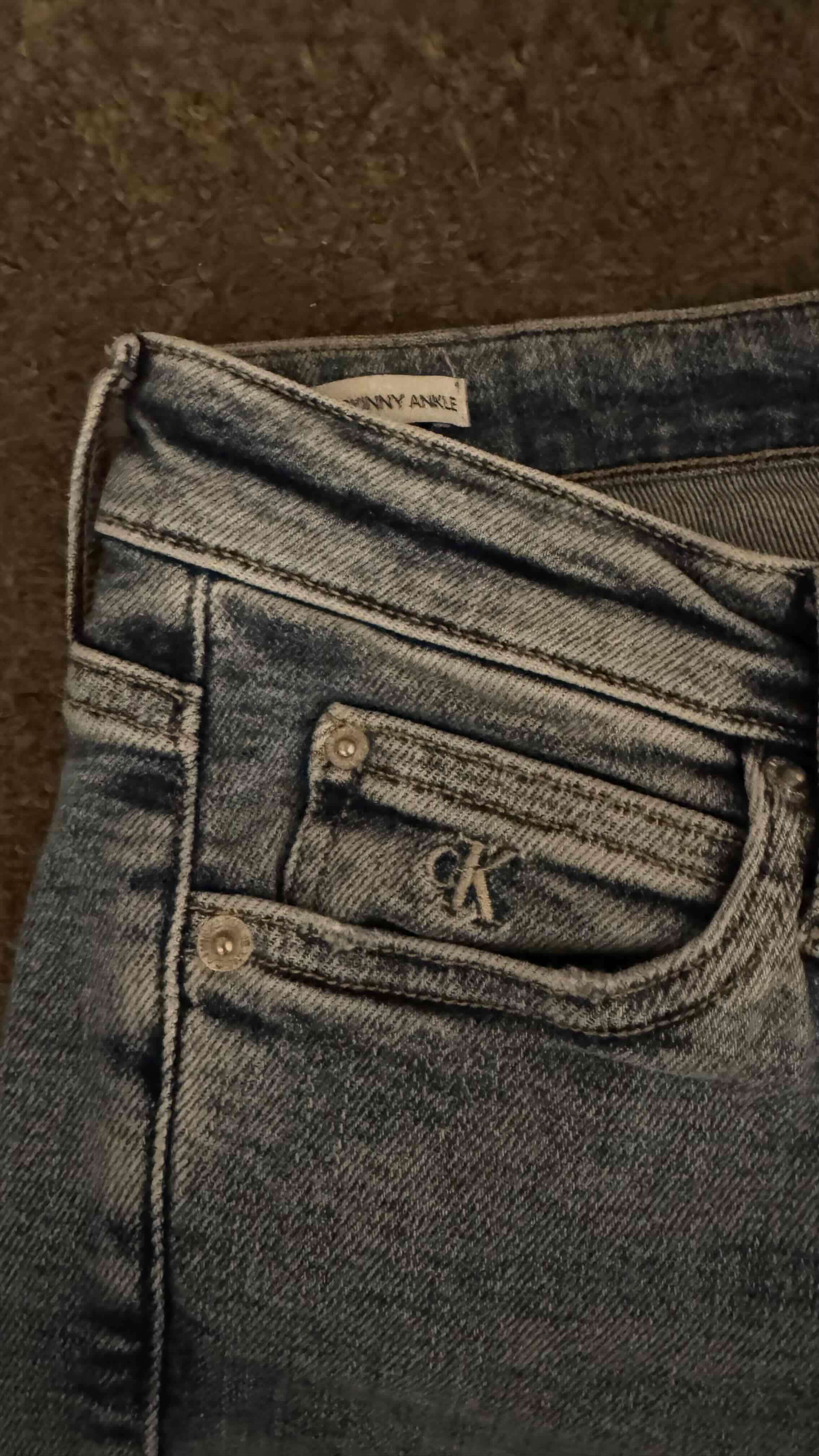 Jeans azul claro desgastado - miniatura 2