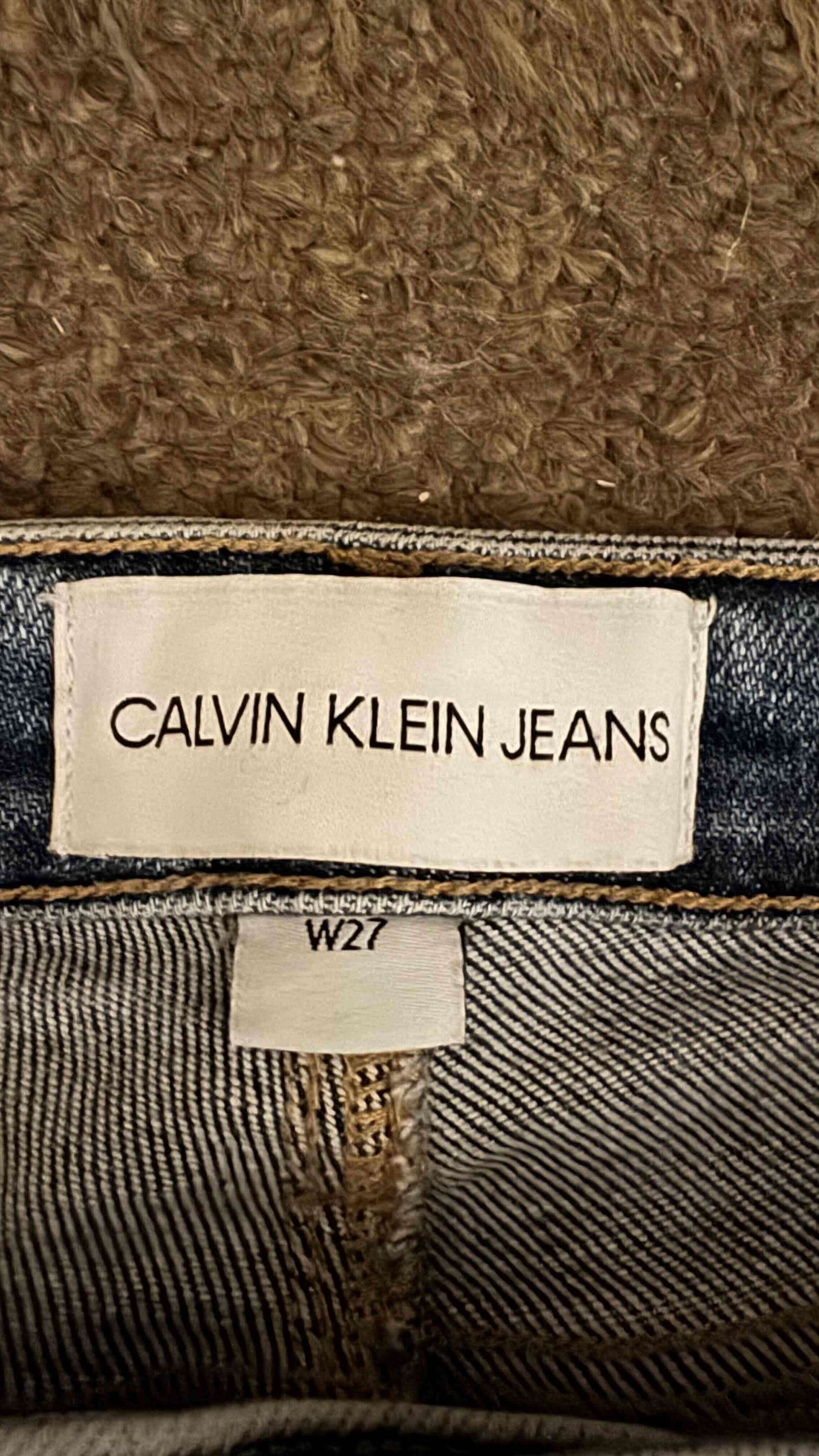 Jeans azul claro desgastado - miniatura 4