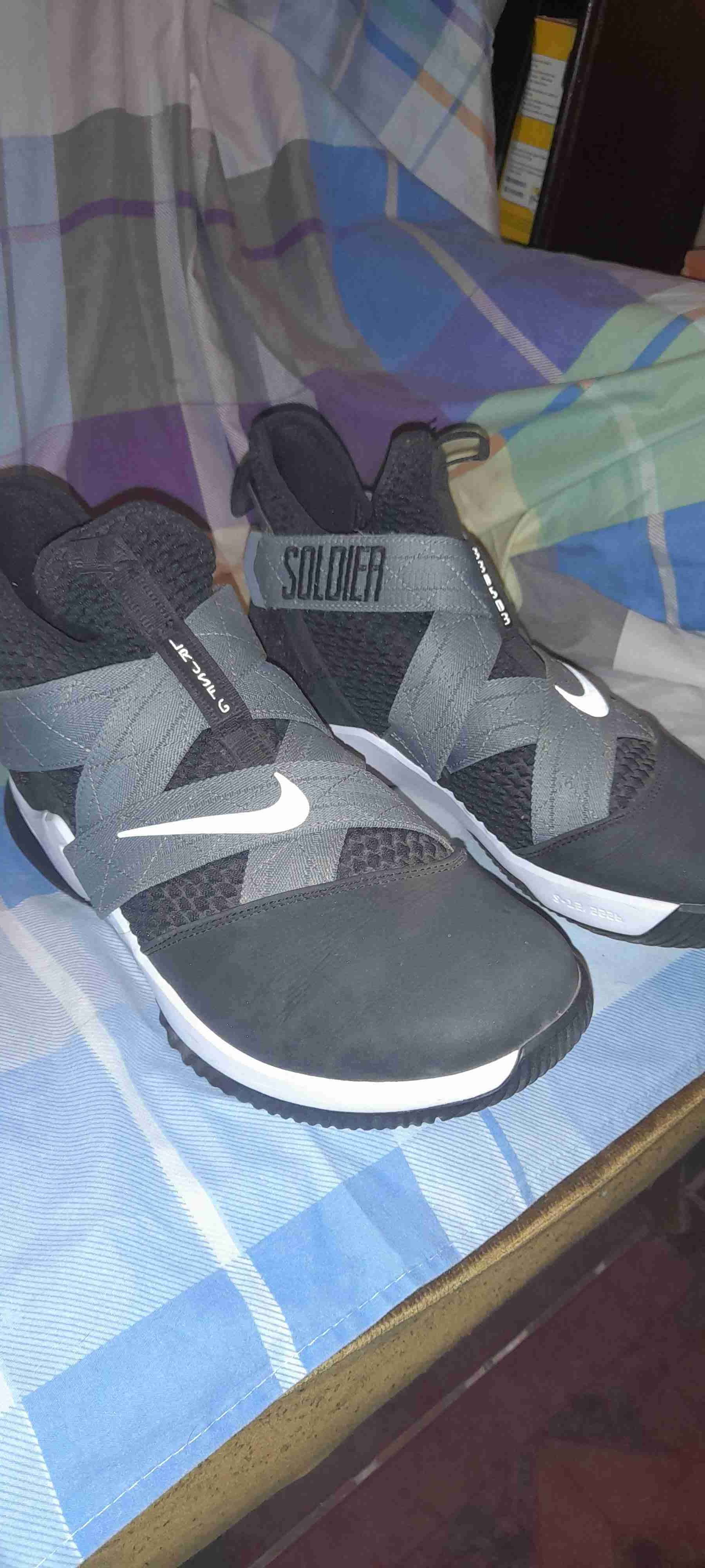 Zapatillas deportivas negras y grises - miniatura 1