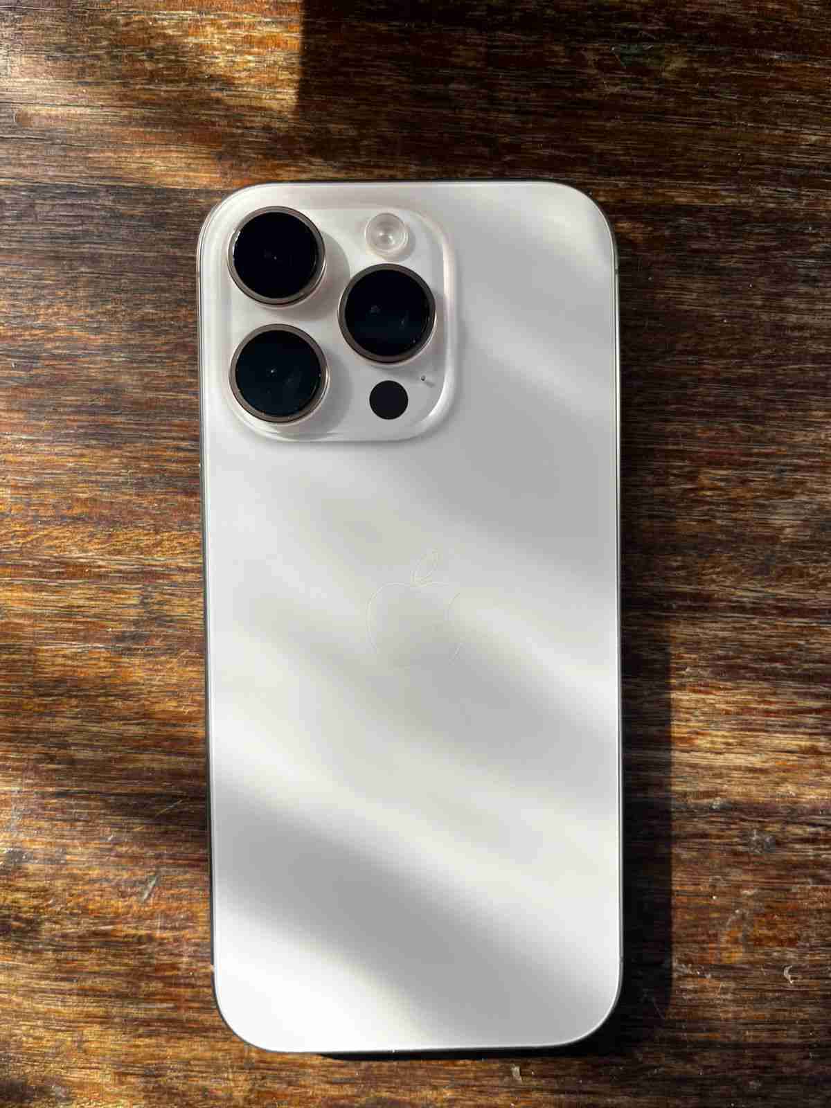 iPhone 16 Pro con funda - miniatura 2