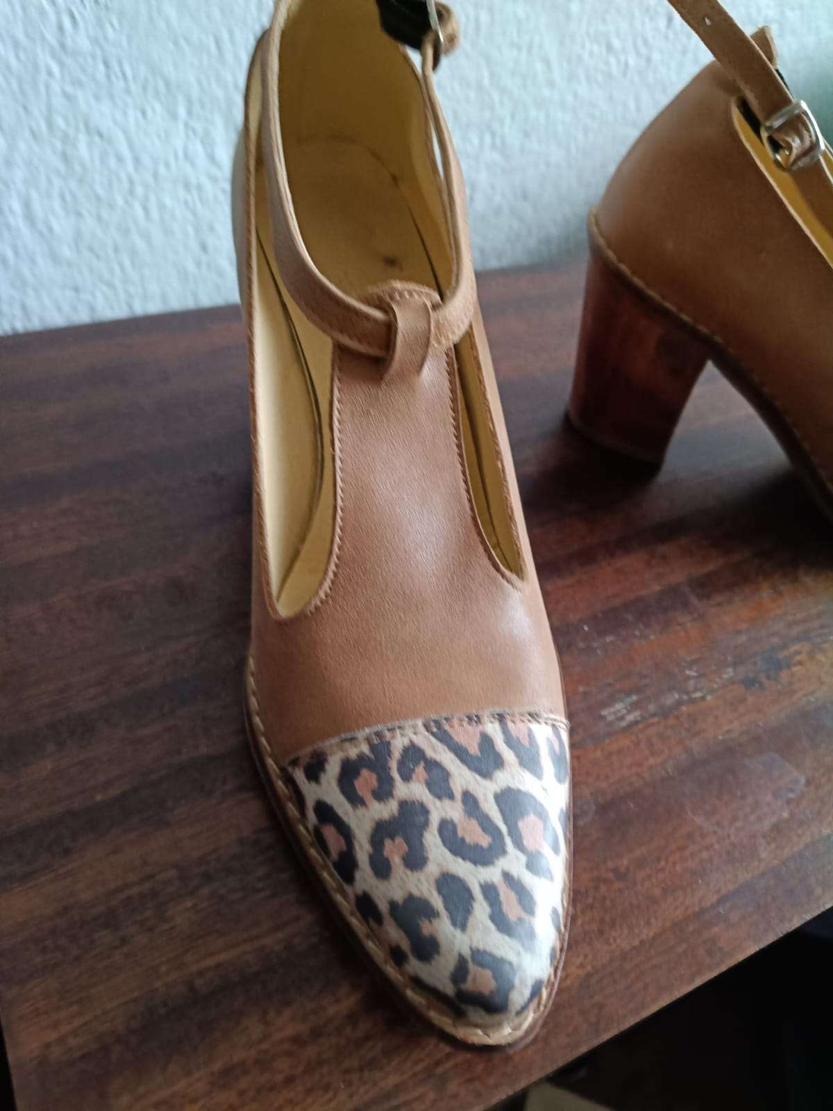 Zapato tacón marrón con estampado - miniatura 2