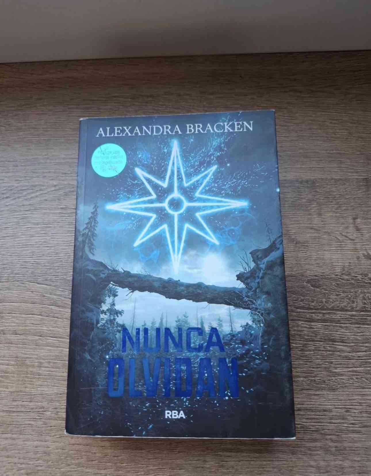 Libro 'Nunca olvidan' Alexandra Bracken - miniatura 1