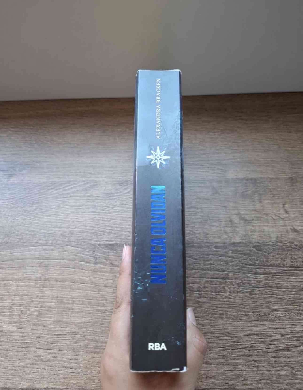 Libro 'Nunca olvidan' Alexandra Bracken - miniatura 2