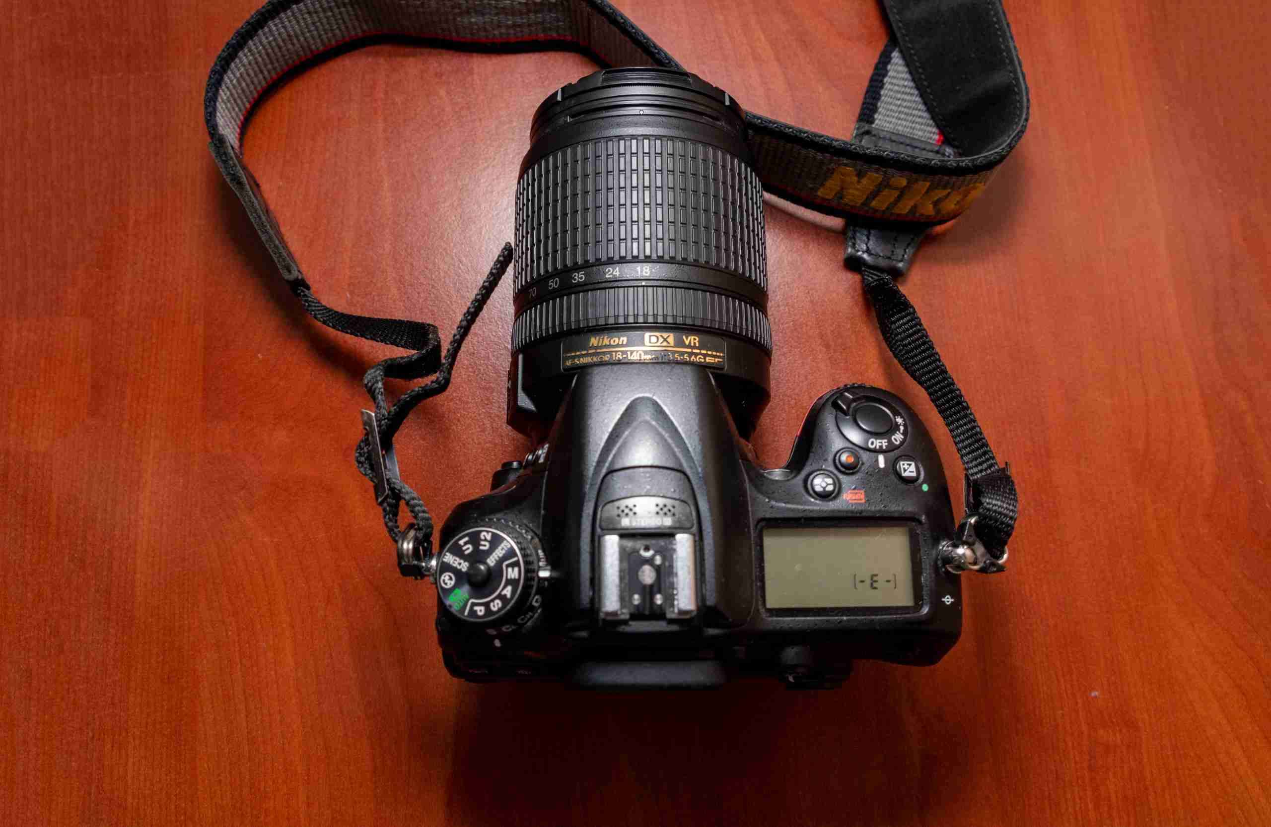 Cámara Nikon D7100 DSLR con objetivo 18-140 mm - miniatura 2