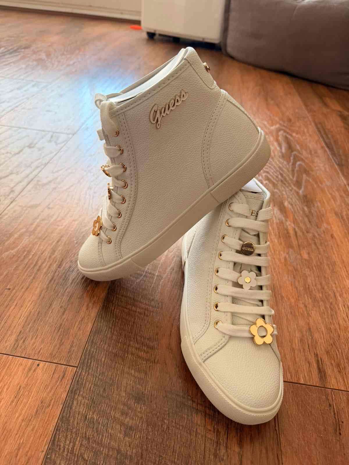 Zapatillas blancas Guess 37.5