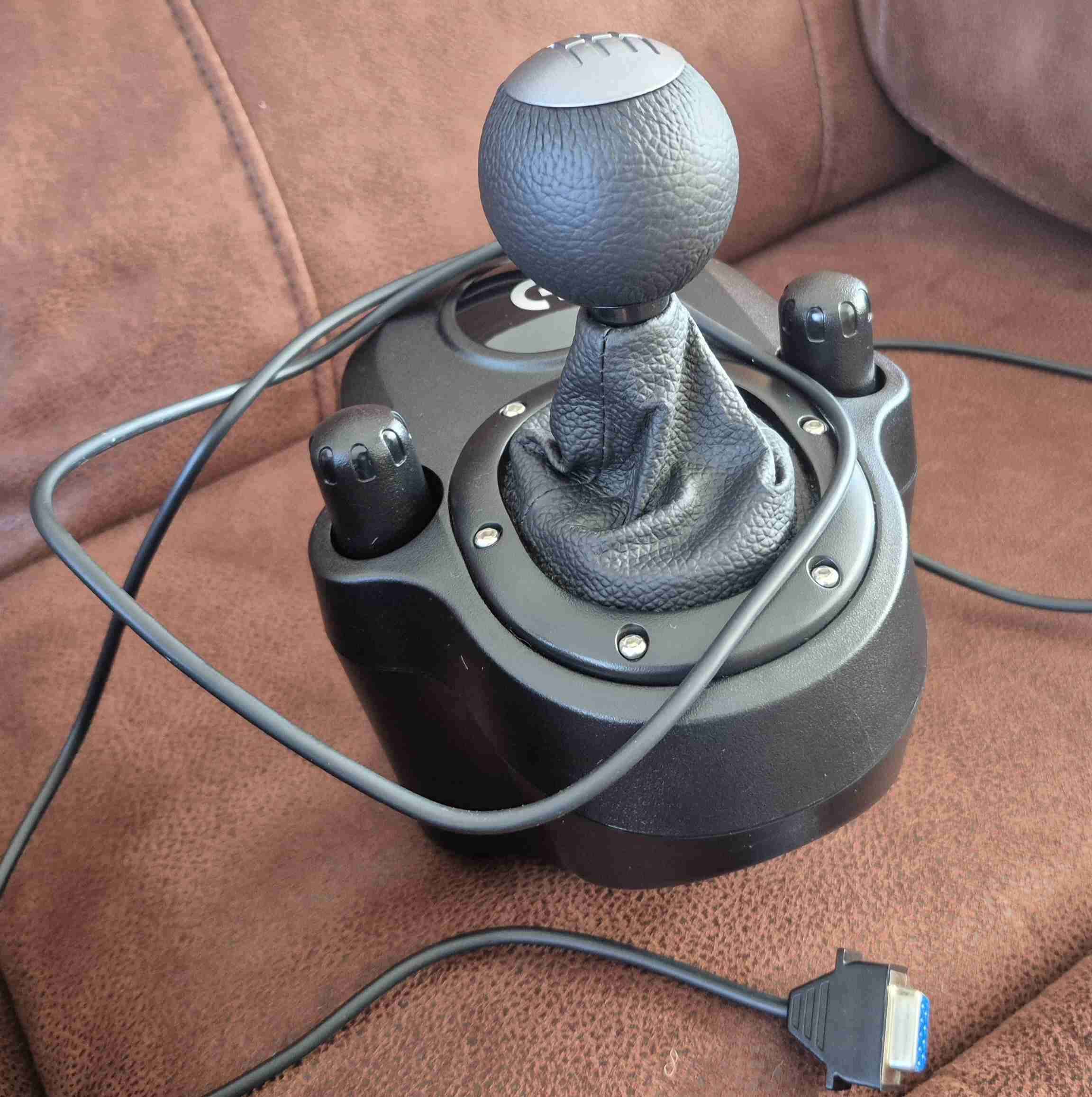 Volante Logitech g923+pedales+palanca y caja - miniatura 3