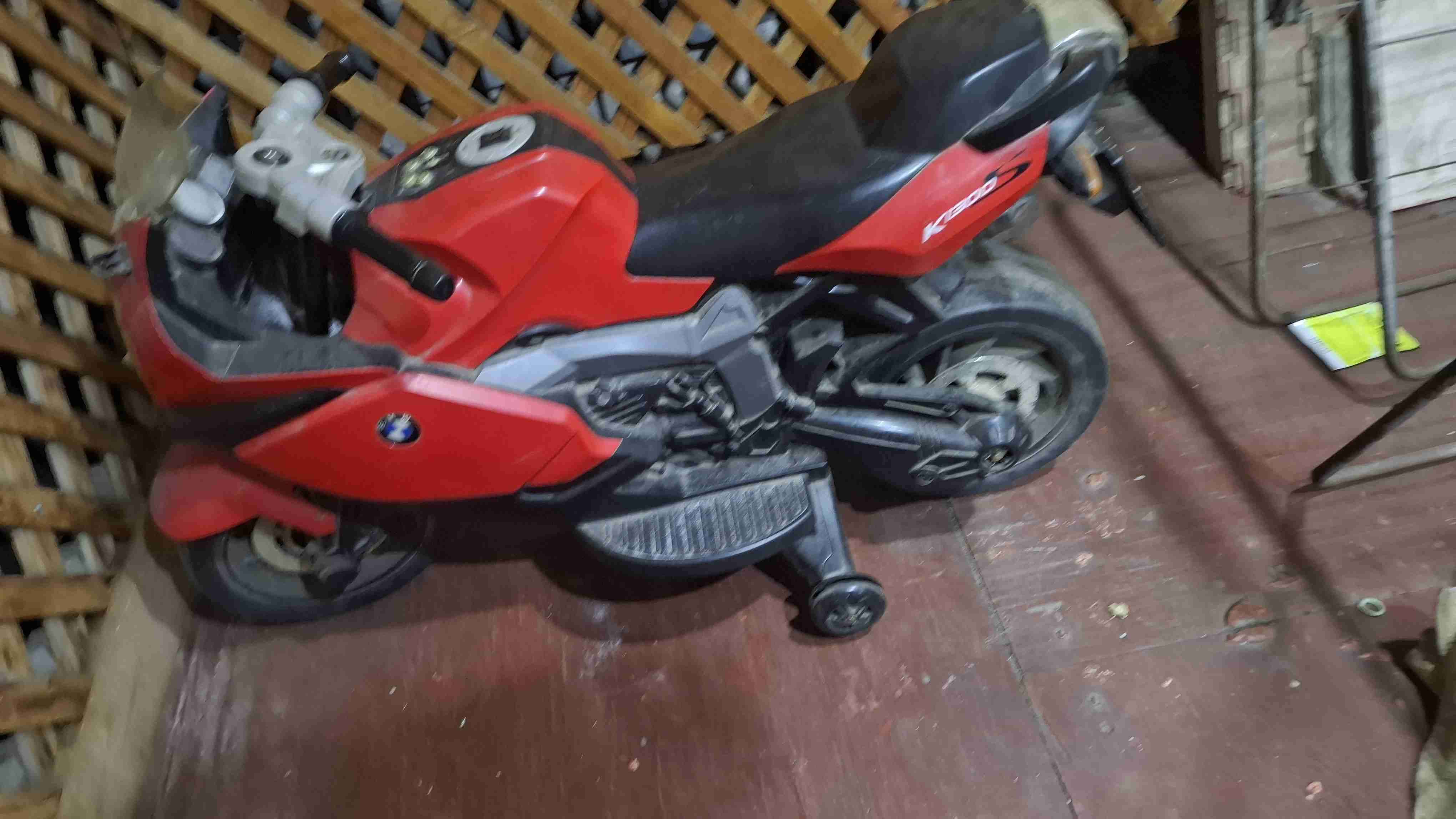 Moto eléctrica infantil roja - miniatura 3