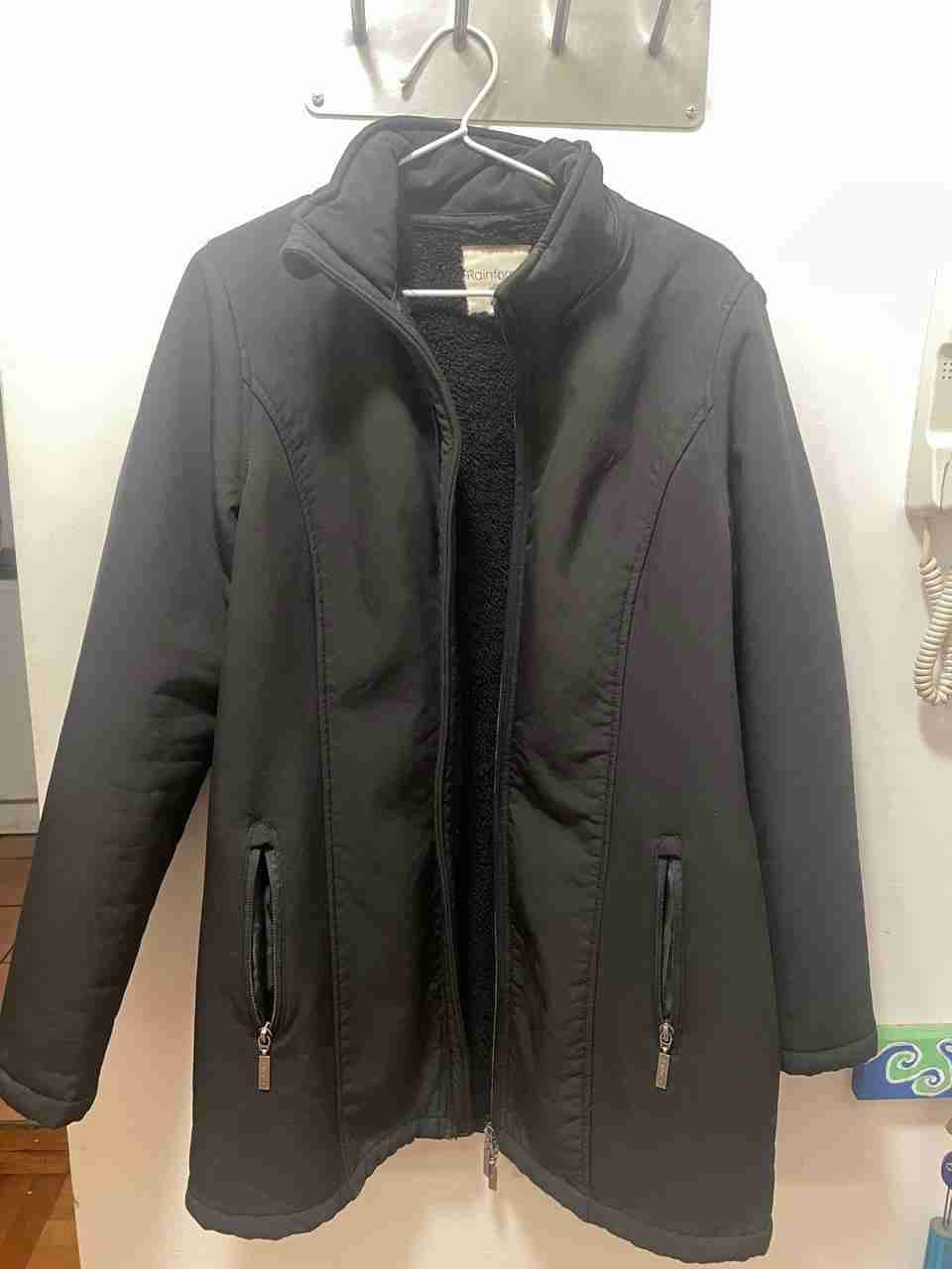 Abrigo/parka con cierre marca Rainforest