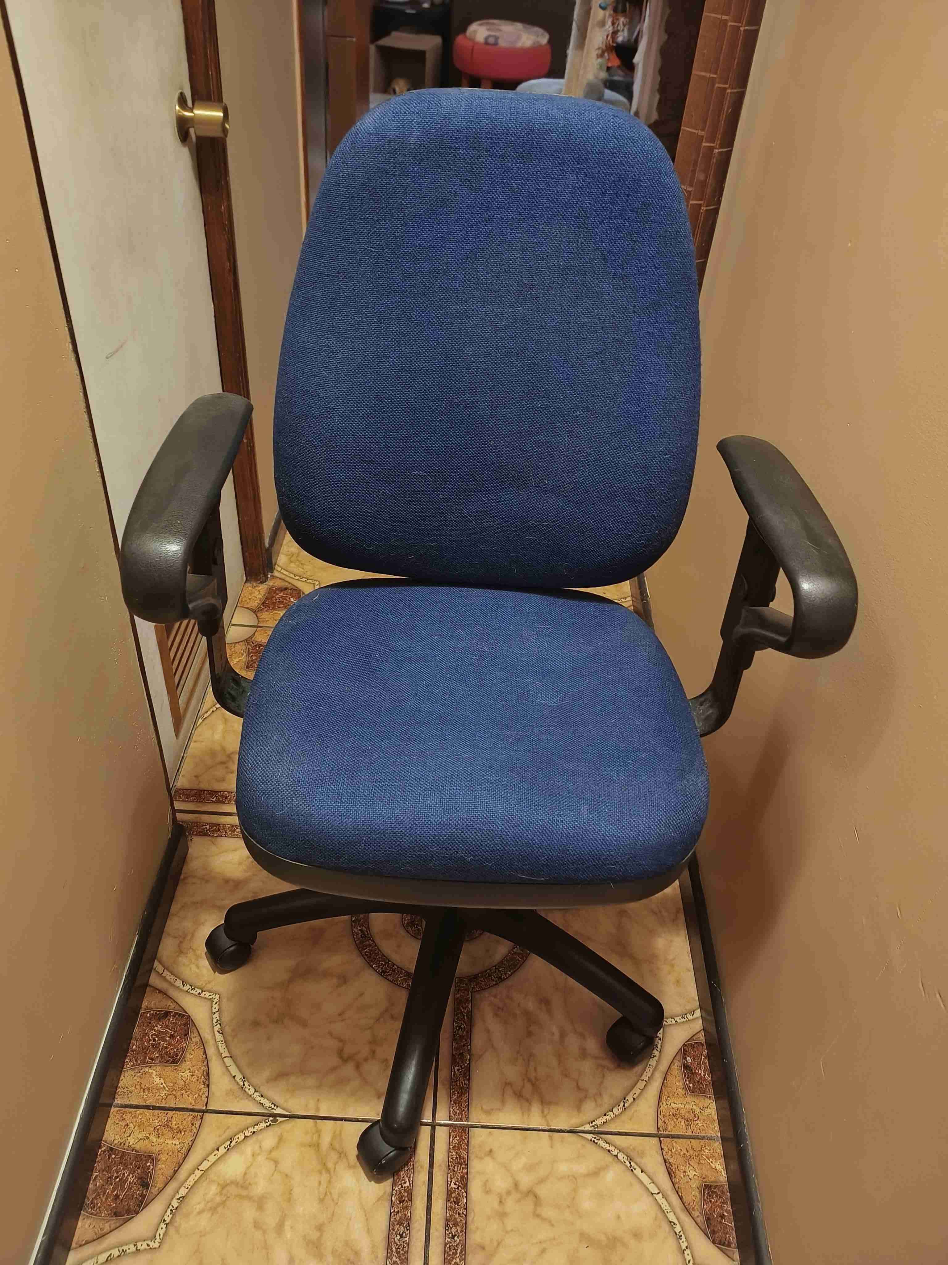 Silla de oficina azul - miniatura 4