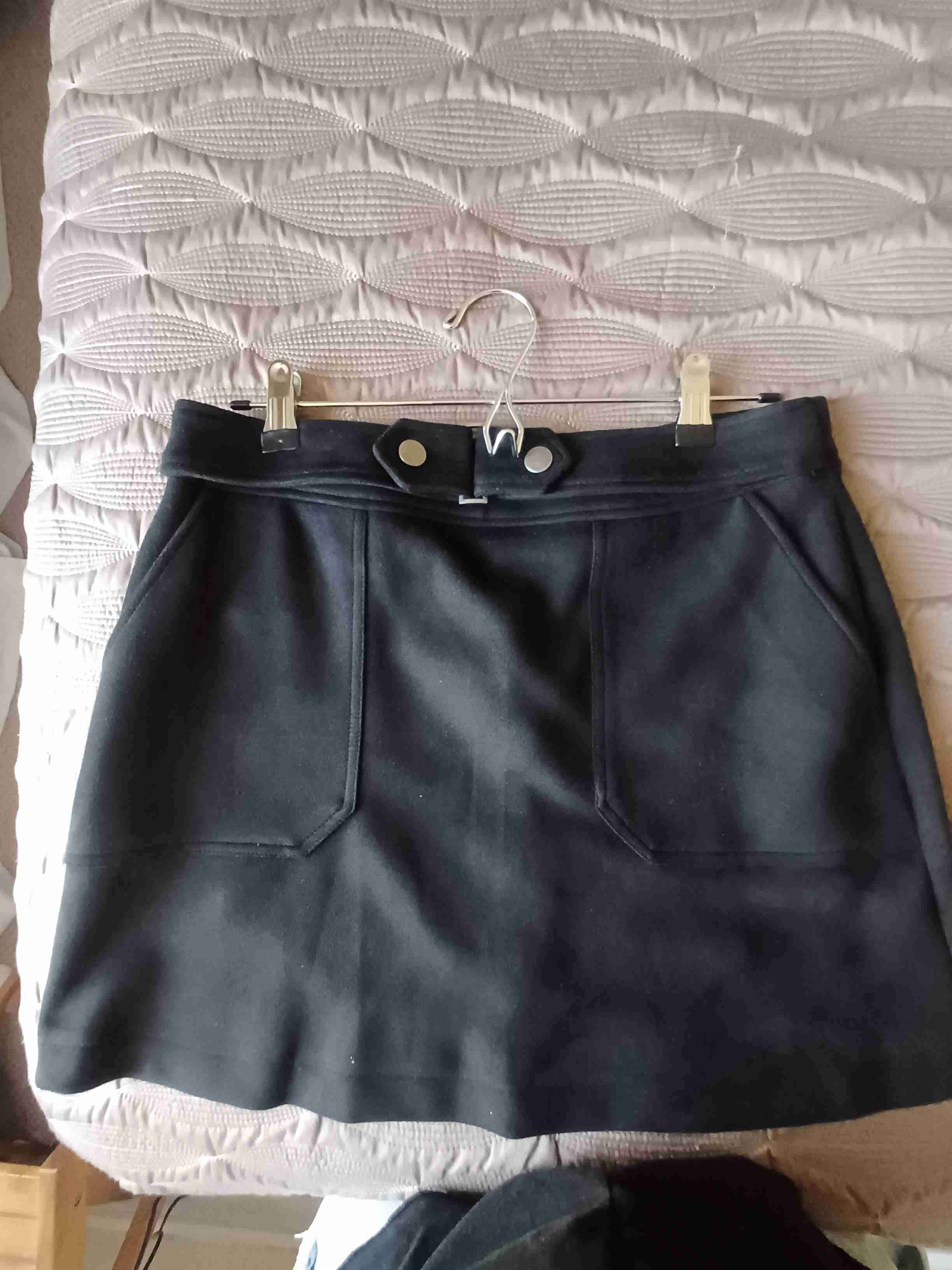 Falda negra con bolsillos IO - miniatura 1