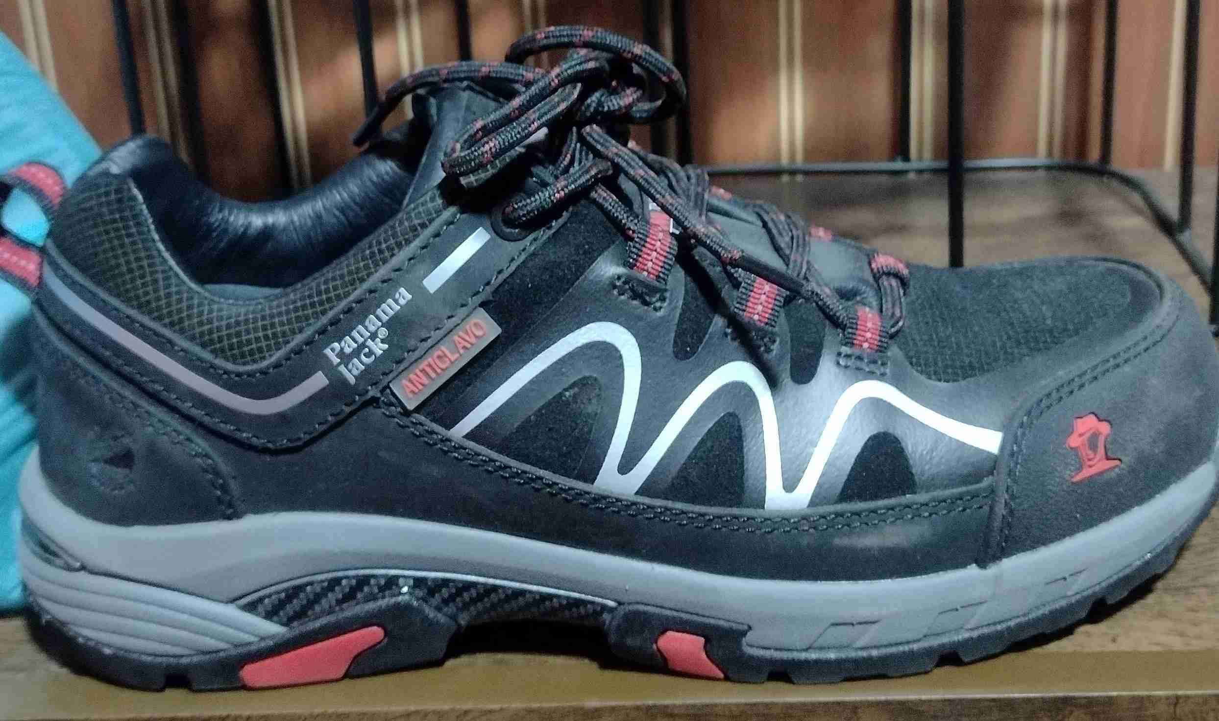 Zapatillas negras outdoor resistencia - miniatura 2