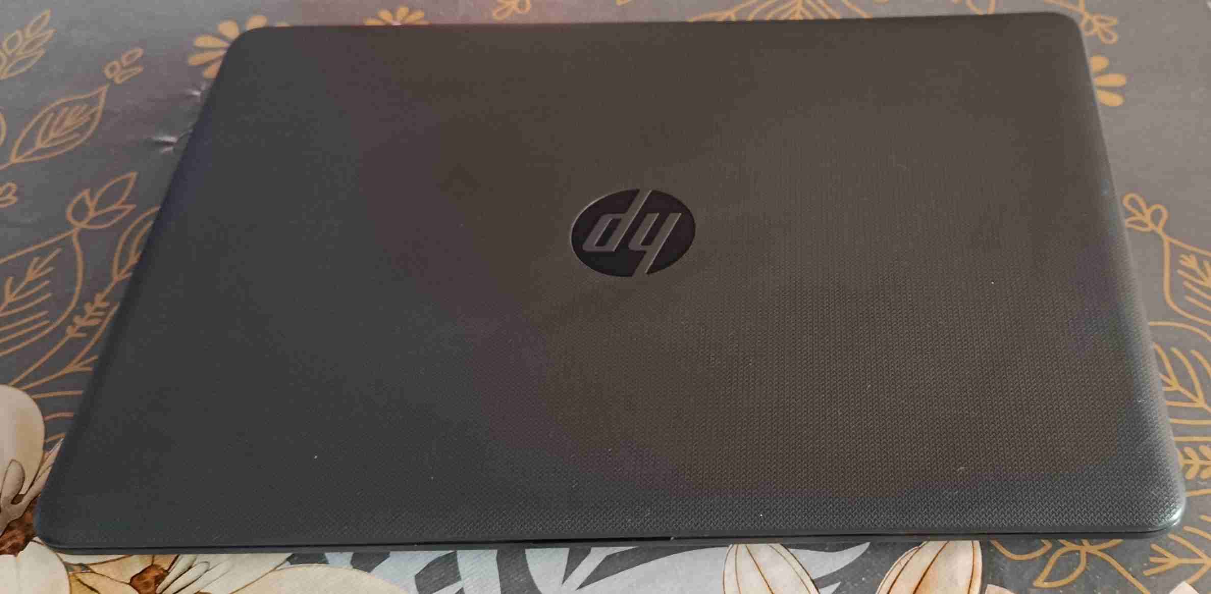 Notebook HP gris en buen estado - miniatura 2